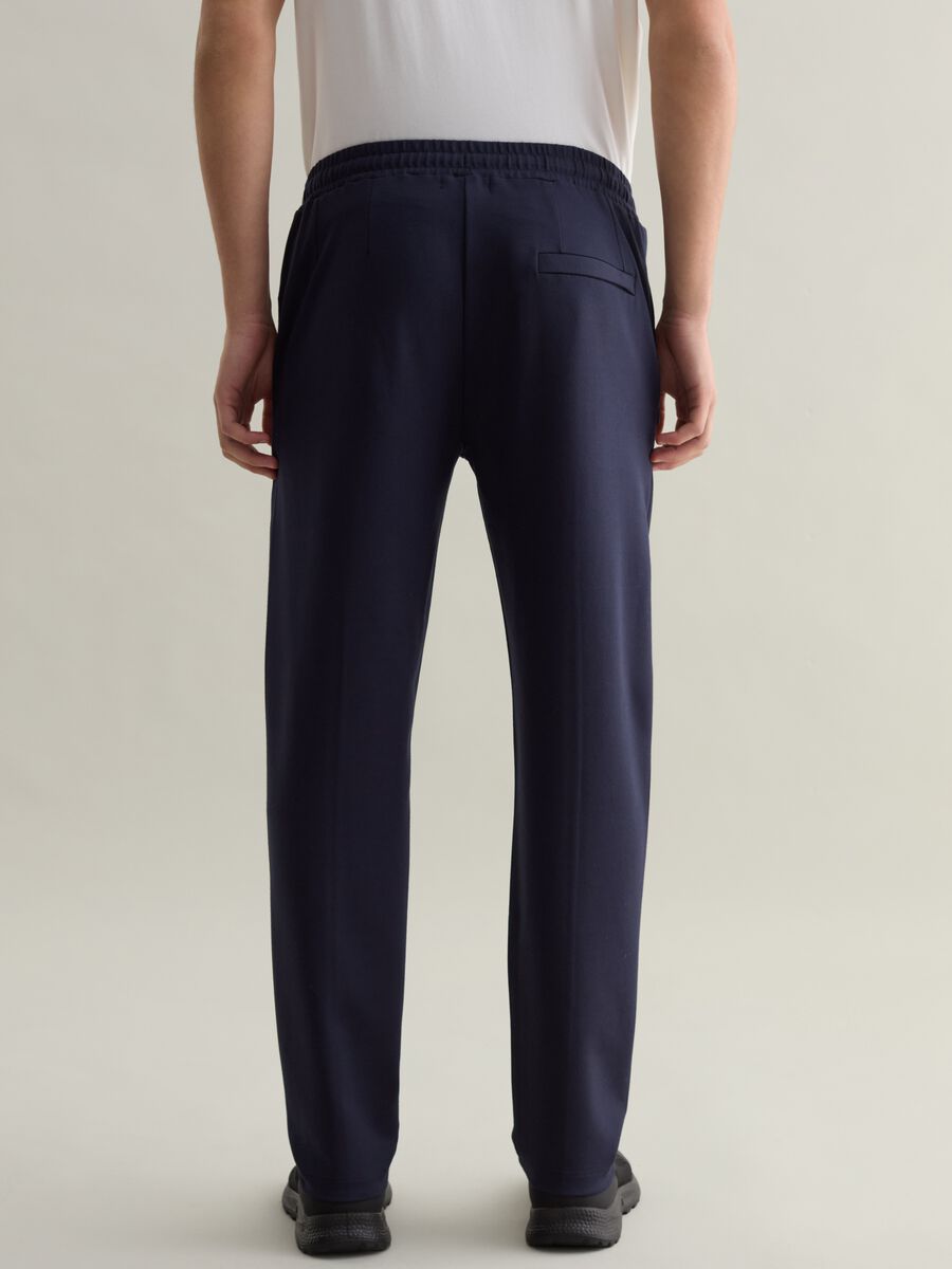 Tech joggers with raised stitching_3