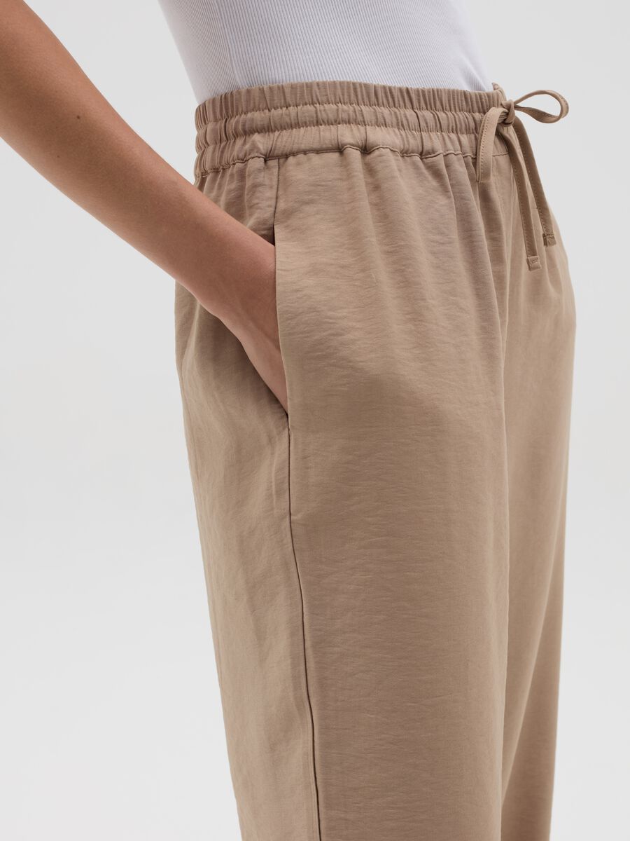 Fluid trousers with drawstring_2