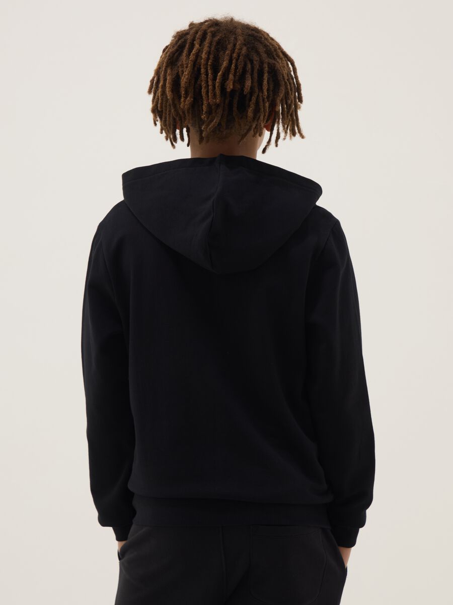 Felpa nera per ragazzo in puro cotone vestibilit&agrave; over con cappuccio e zip_1