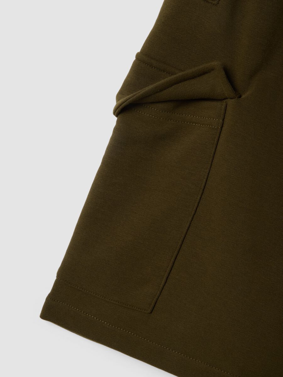 Bermuda cargo verdi in misto cotone_1