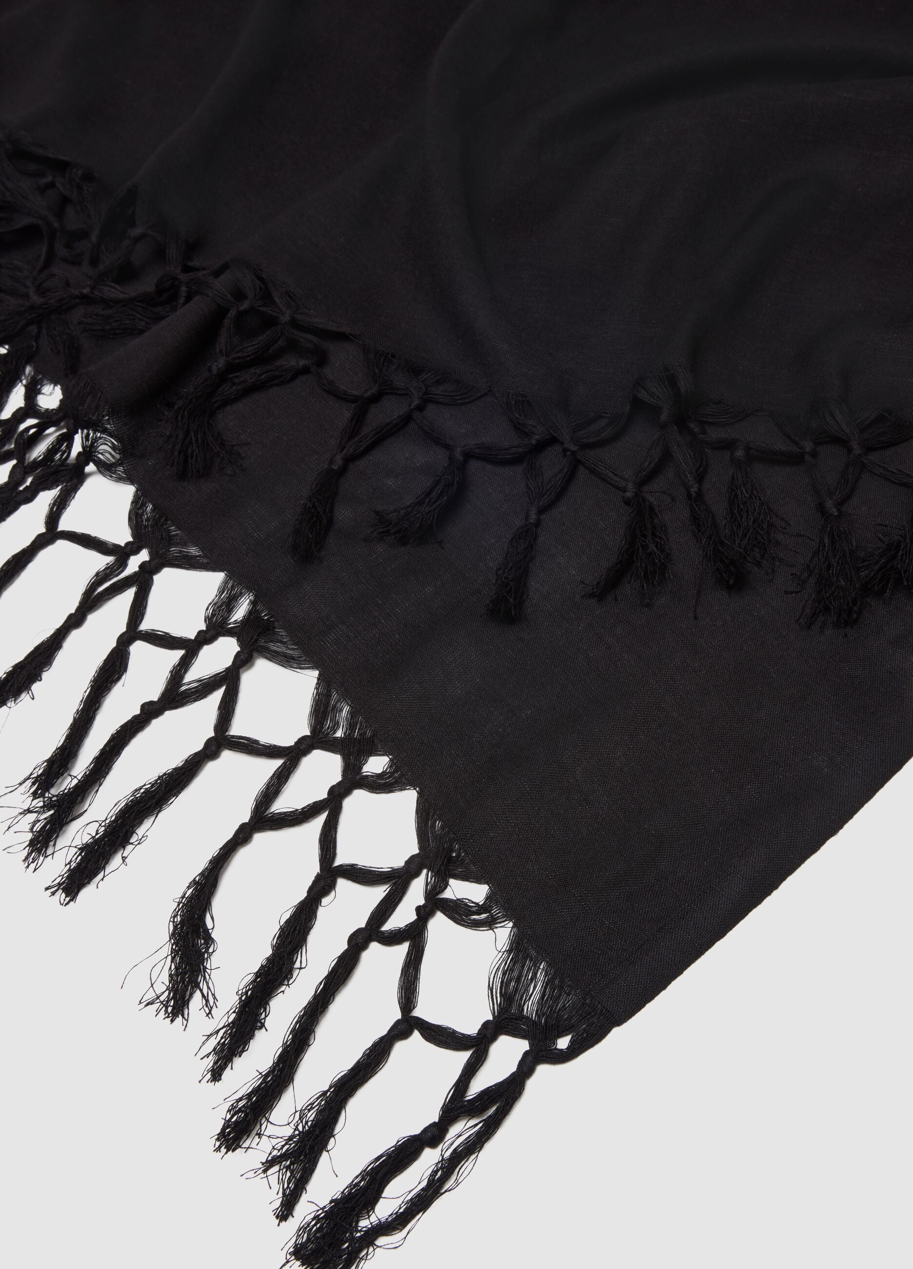 Black scarf in viscose and linen blend with fringes
