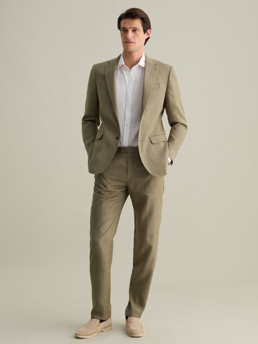 Contemporary slim-fit trousers in linen_0