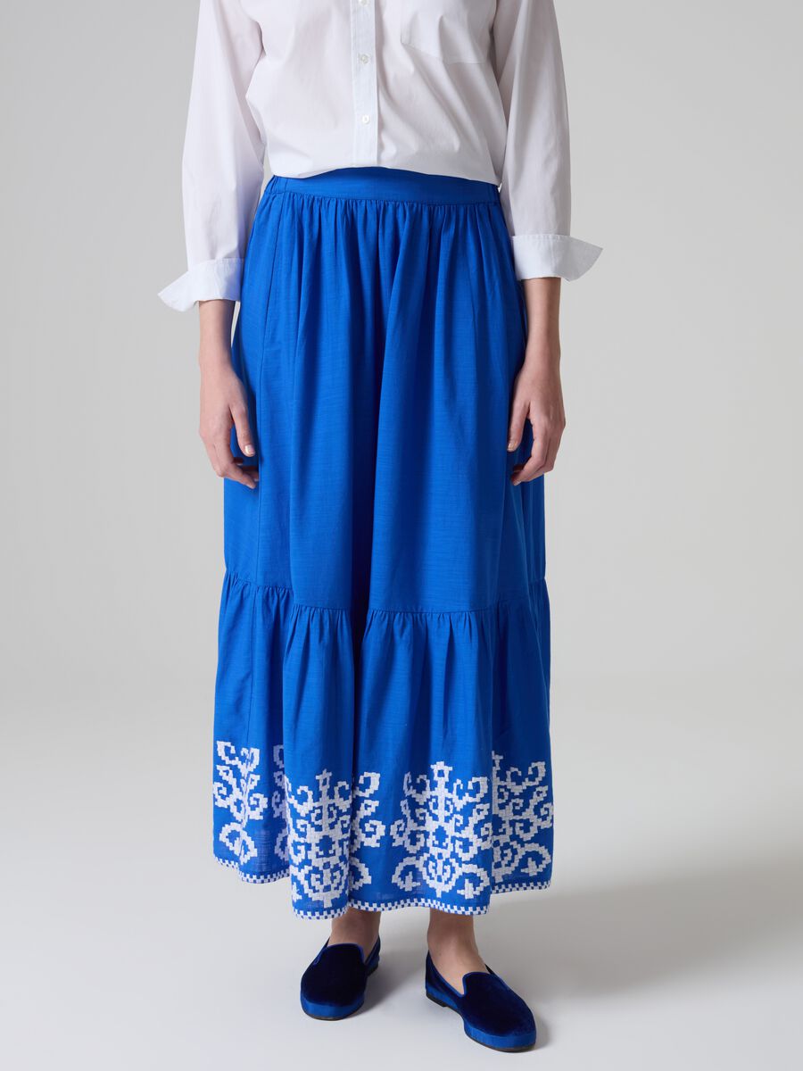 Long skirt with ethnic embroidery flounce_1