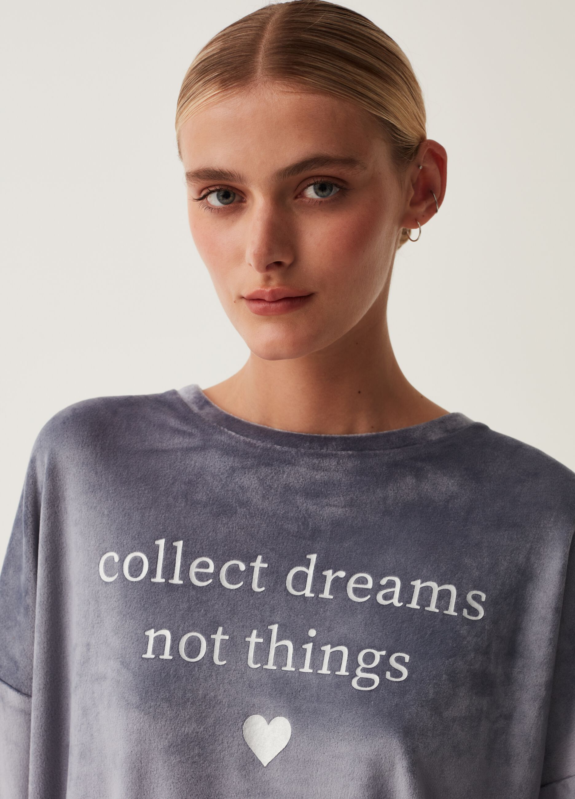Top pigiama con ricamo lettering e cuore_3