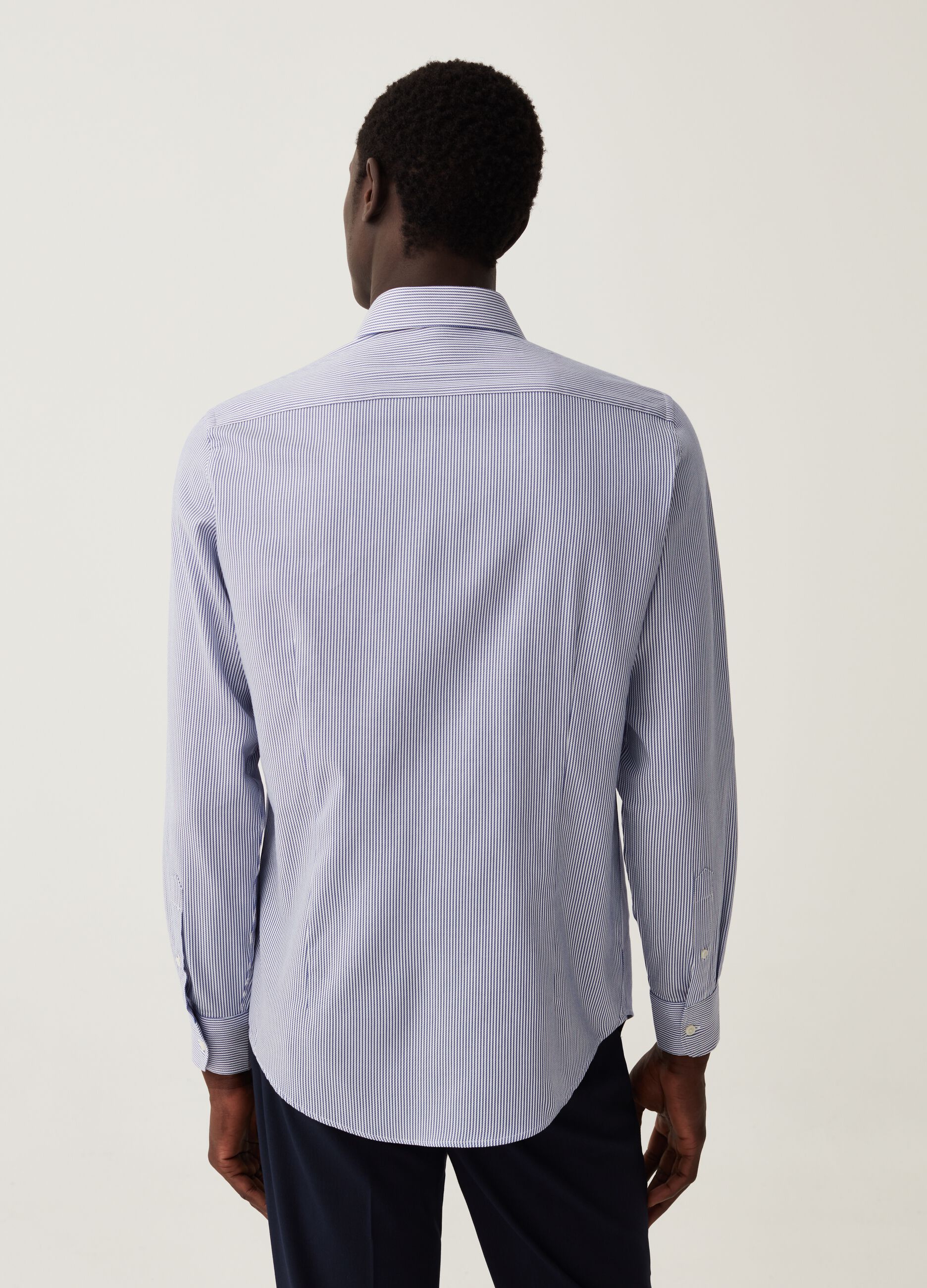 Camicia slim fit in cotone a righe sottili_2