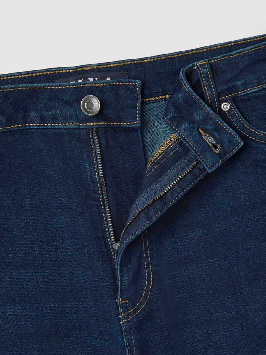 Jeans blu elasticizzati con taglio flare_5