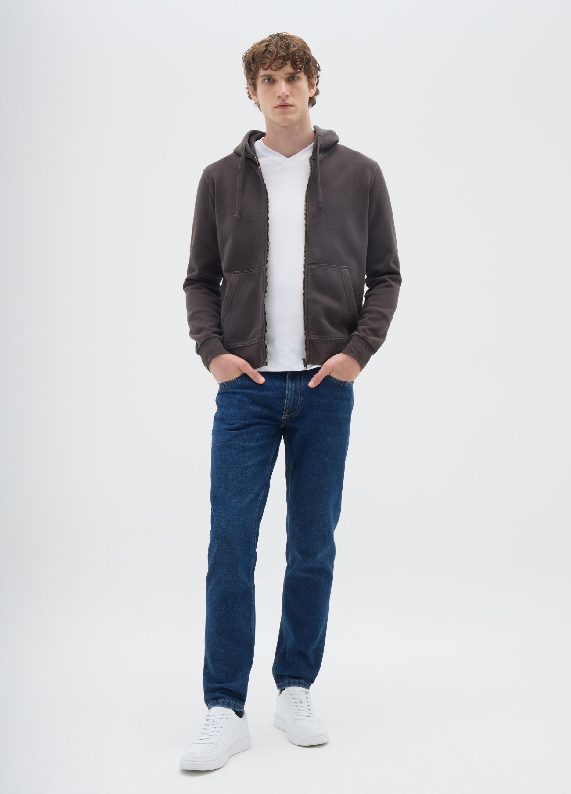 Felpa marrone con cappuccio e zip