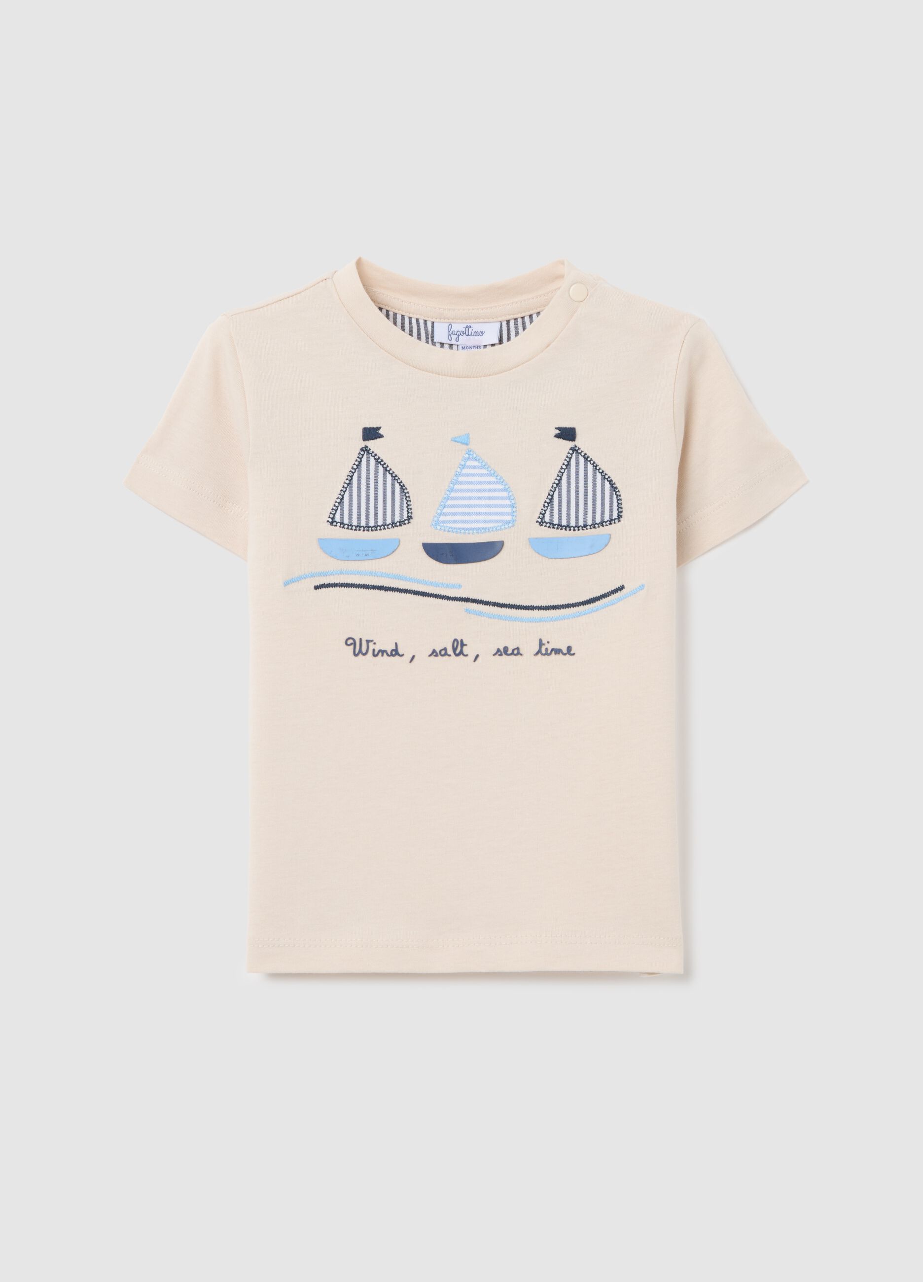 Beige top with short sleeves and boats