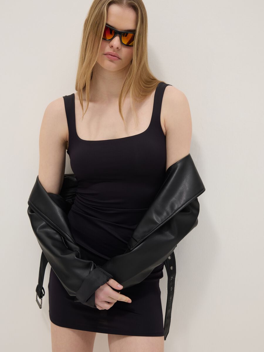Black fitted dress with square neckline_0