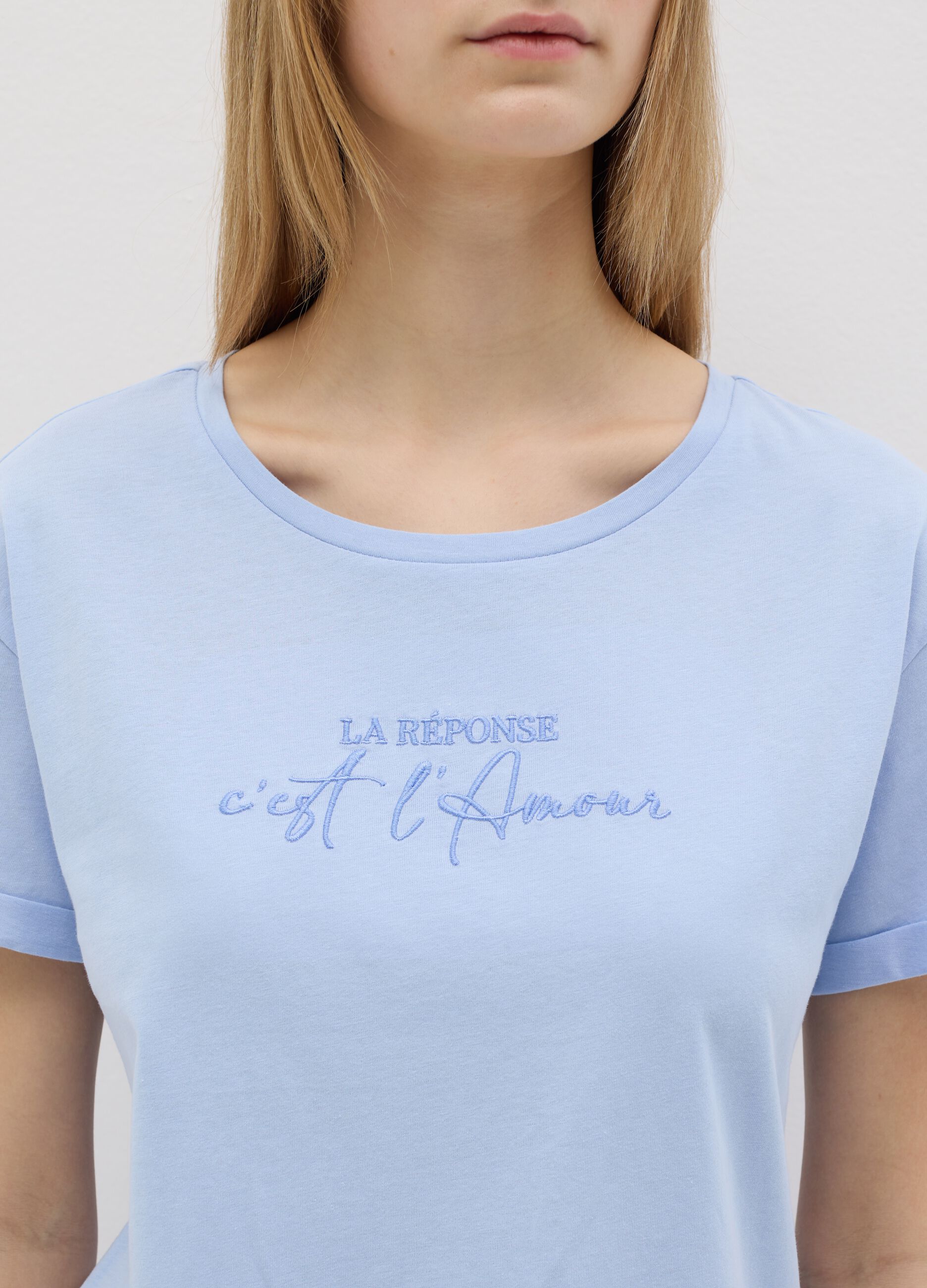 Light blue cotton pyjama top with lettering embroidery