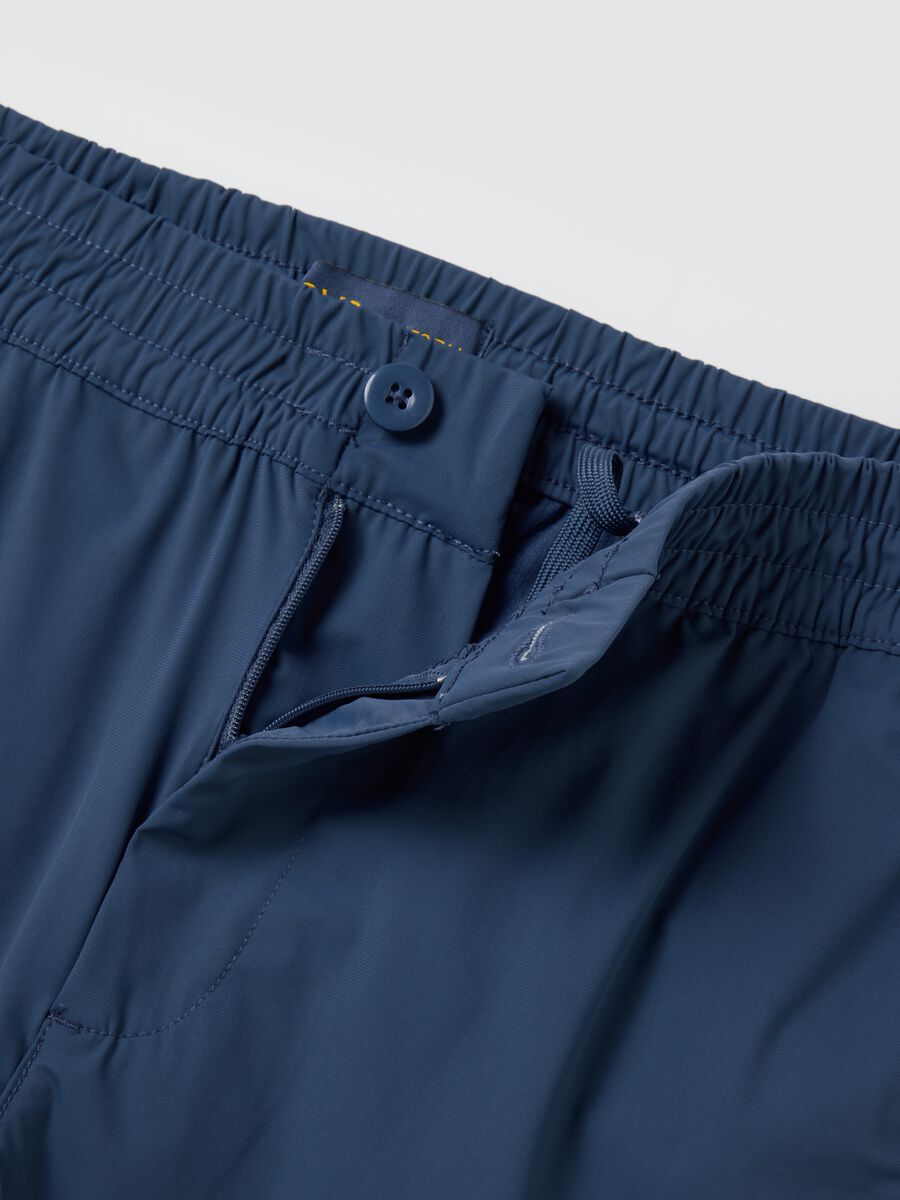 Shorts da uomo in tessuto elasticizzato blu regular fit_5