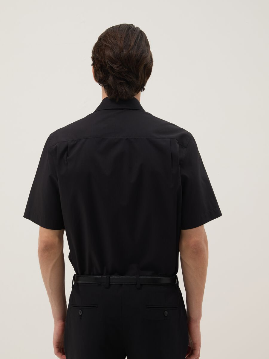 Black short-sleeve shirt with classic collar_2