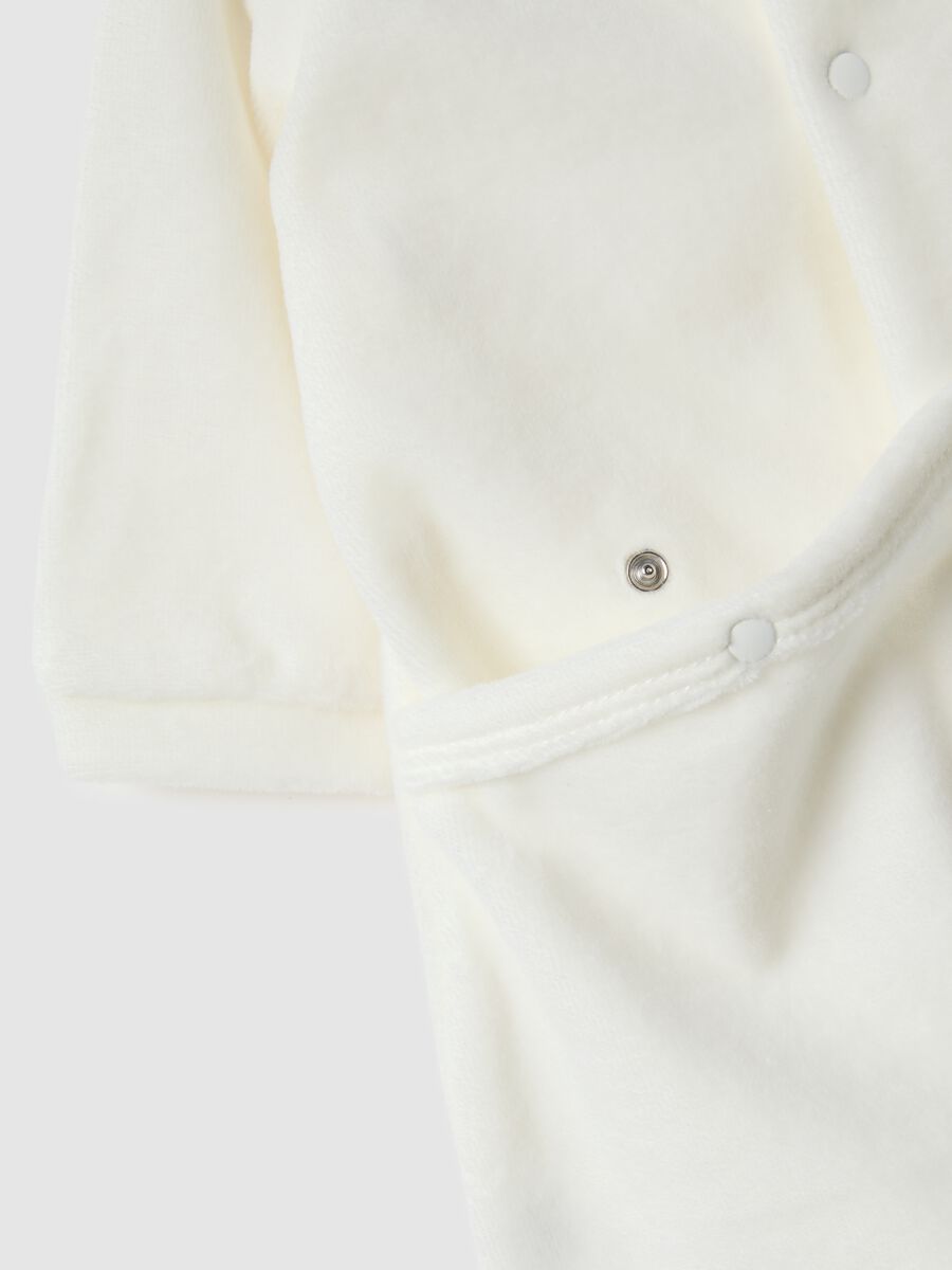 White newborn playsuit in regular fit cotton blend with embroidery_3