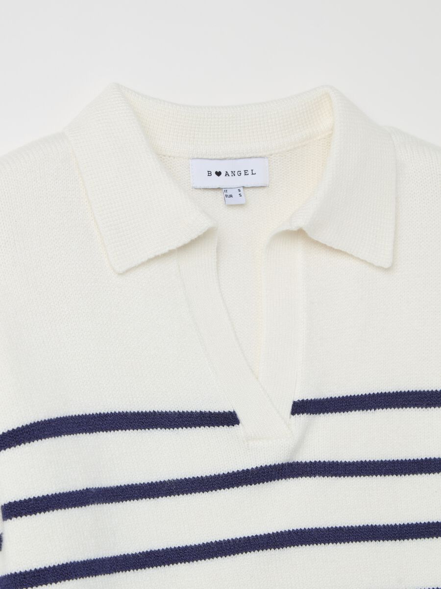 Top with blue and white stripes and polo neck_5