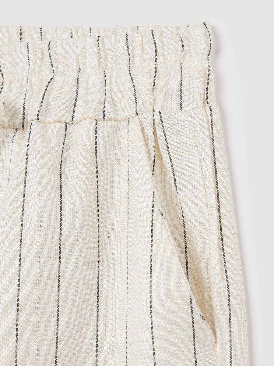 Women's beige regular fit palazzo trousers in lyocell-linen blend_5