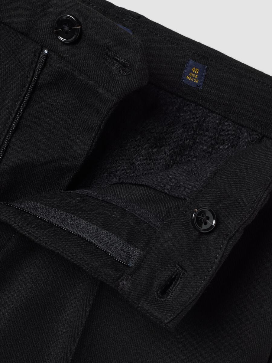 Black slim-fit stretch viscose chino trousers_1