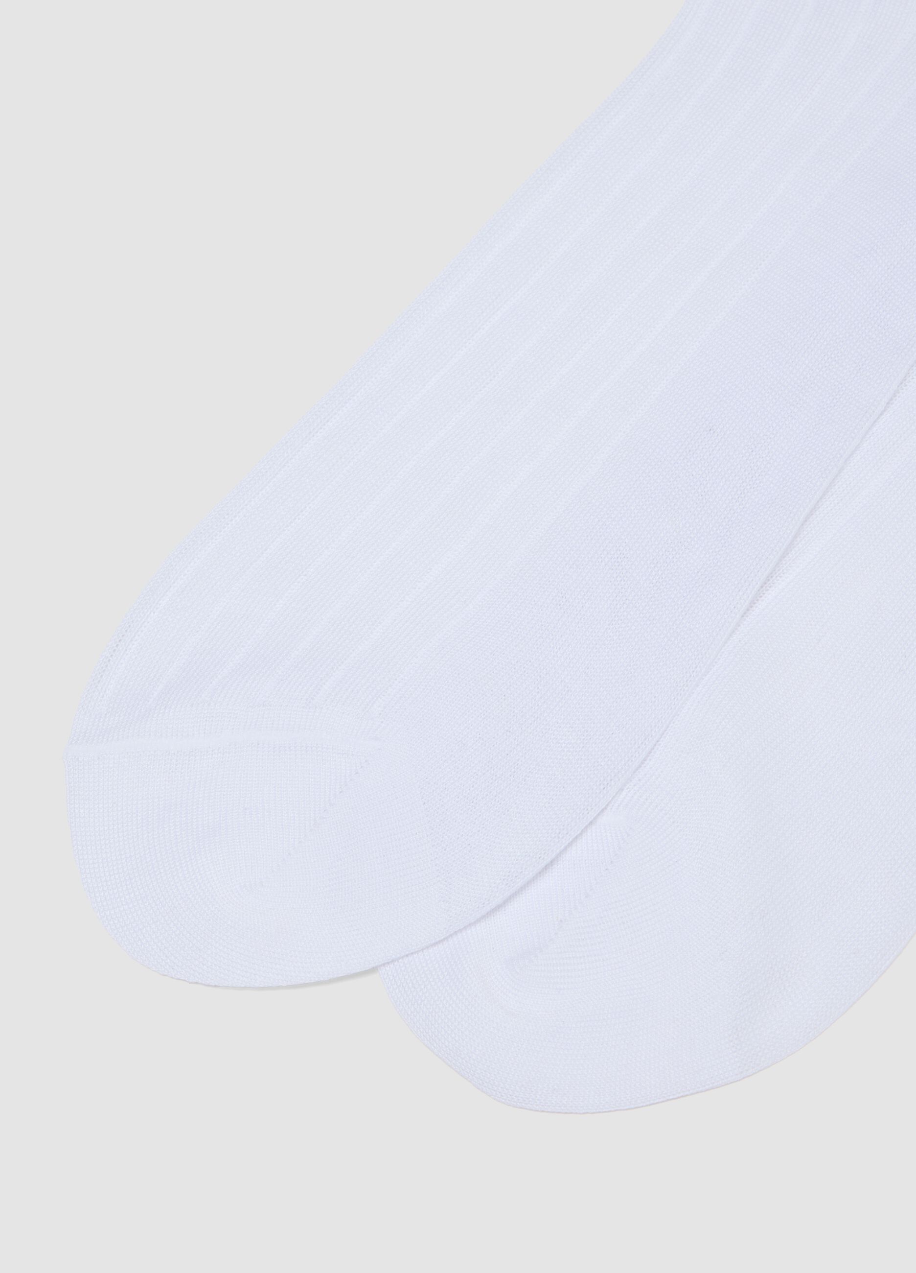 2-pack of white mid-calf pure cotton socks