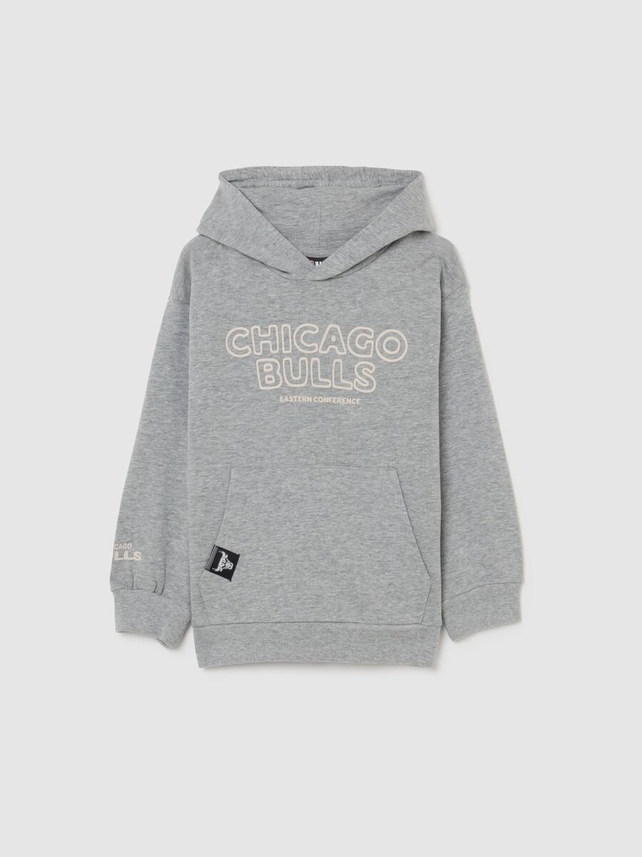 Felpa da bambino in misto cotone grigia oversize con scritta Chicago Bulls_0