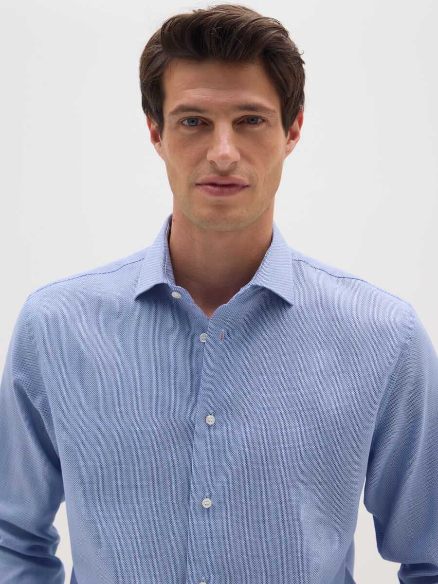 Camicia azzurra in puro cotone regular fit con colletto classico_2