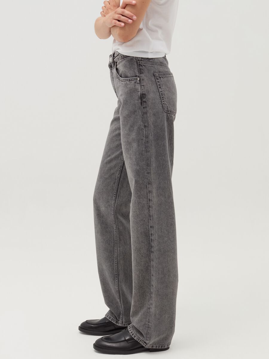 Straight-fit acid wash jeans with fading_3
