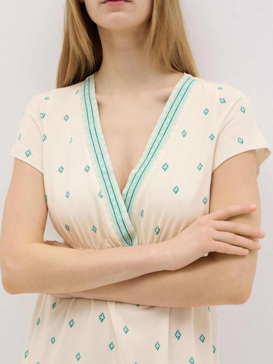 White cotton nightgown with ethnic print_3