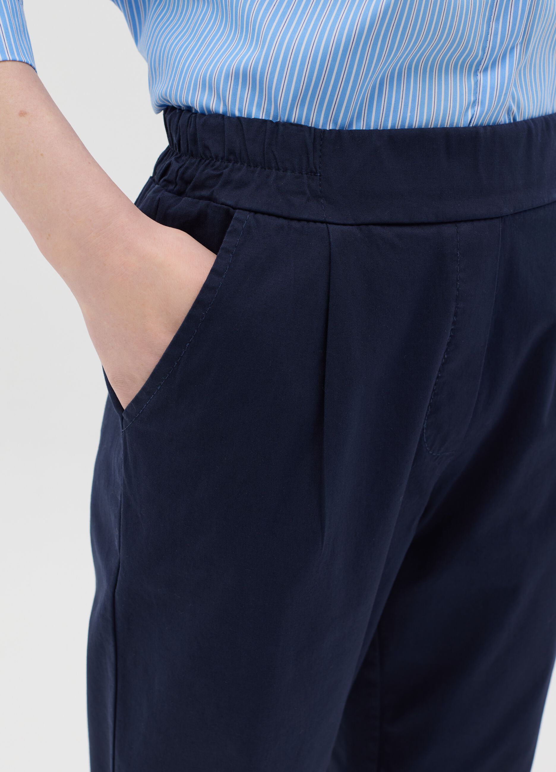 Blue cropped trousers in stretch cotton