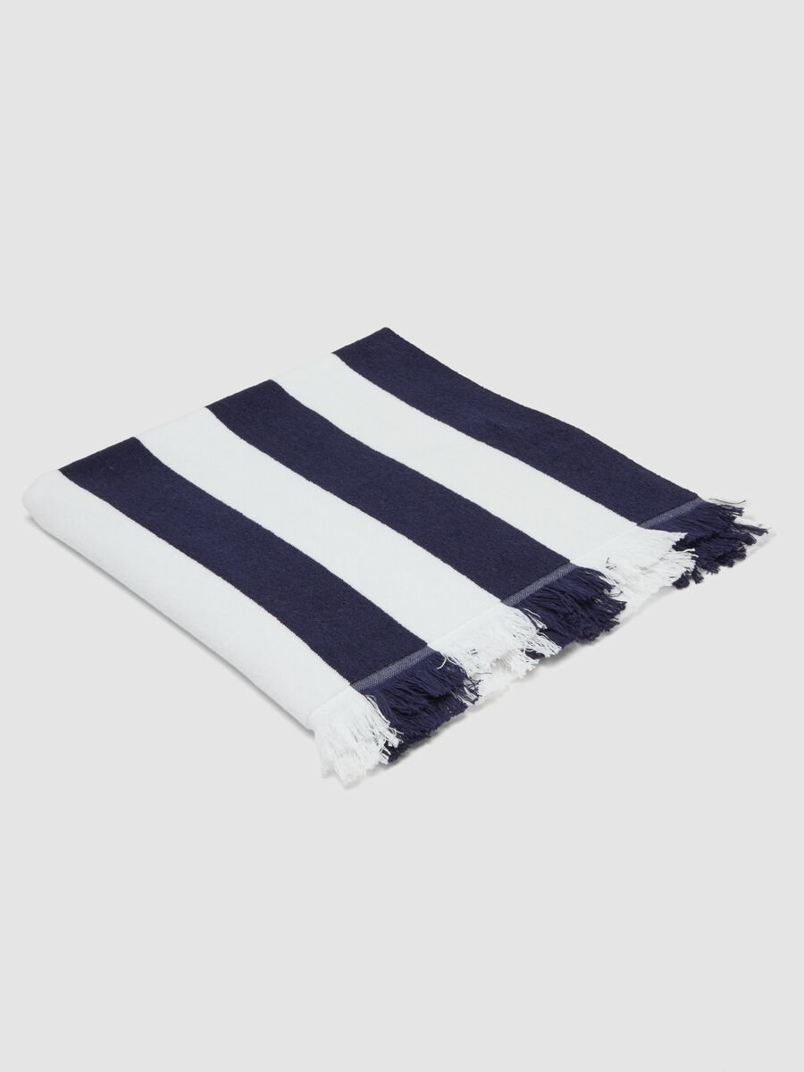 Telo mare blu e bianco in puro cotone con frange_0