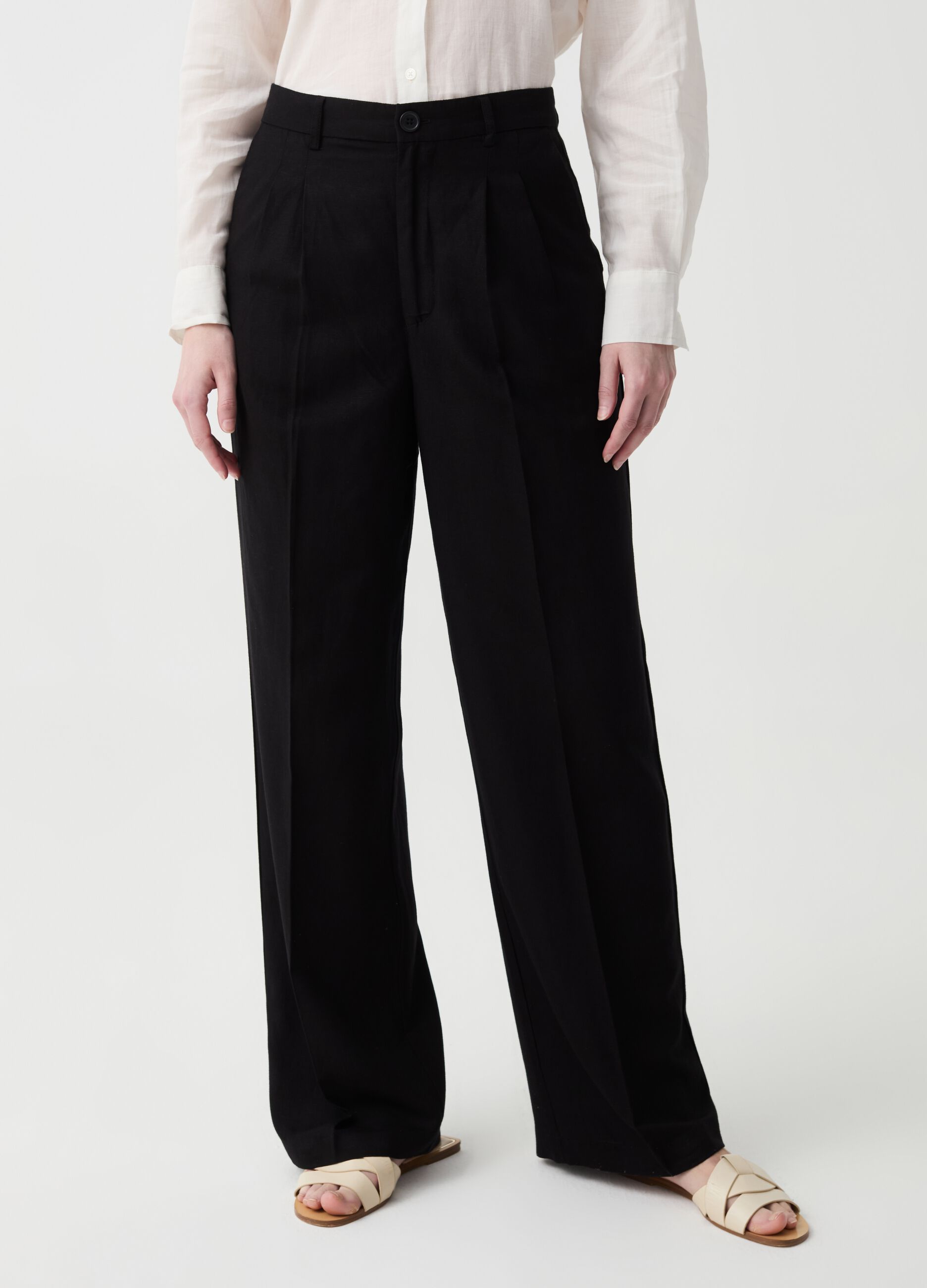 Wide-leg trousers with darts