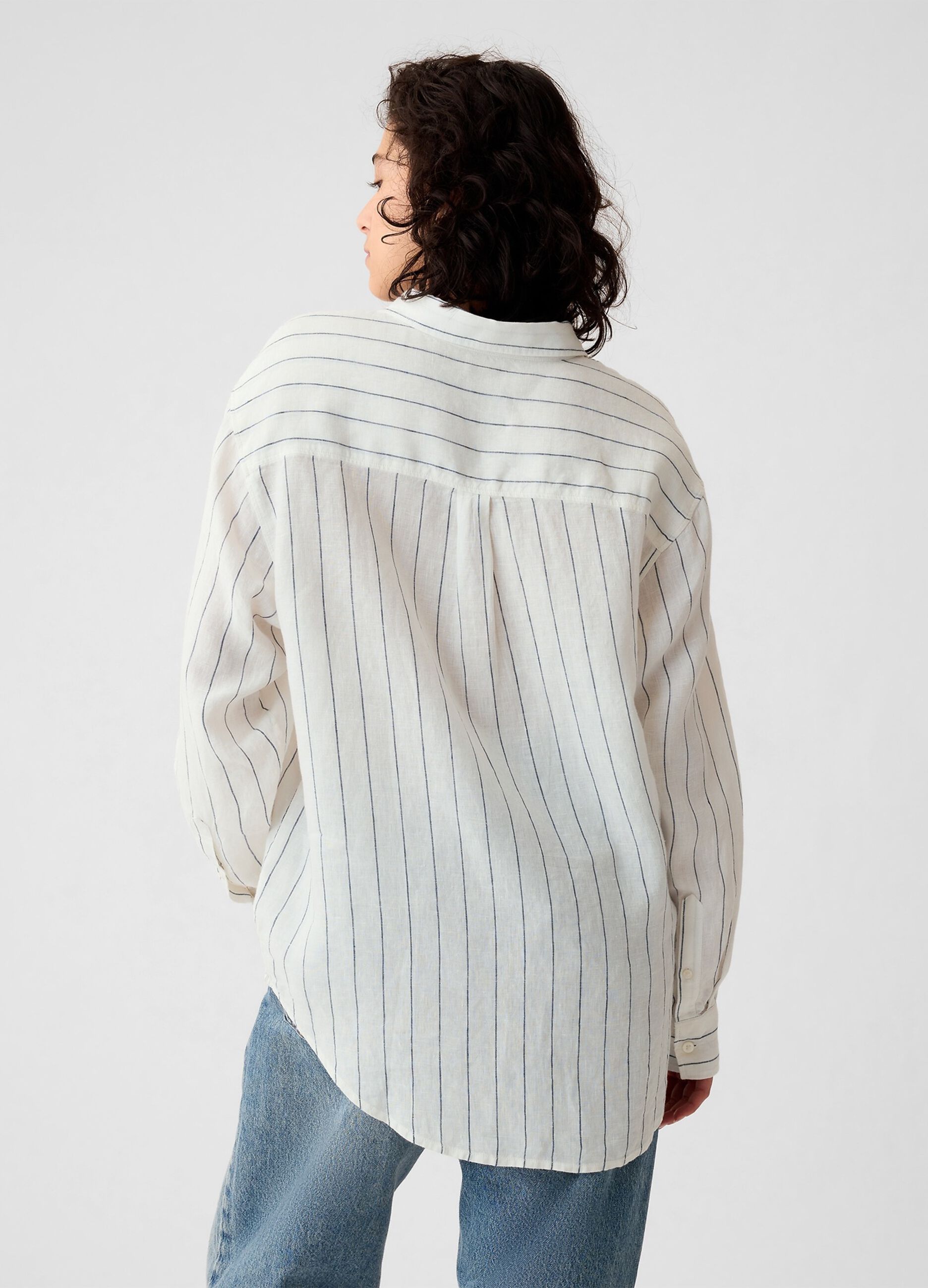 Oversized shirt in linen with pocket