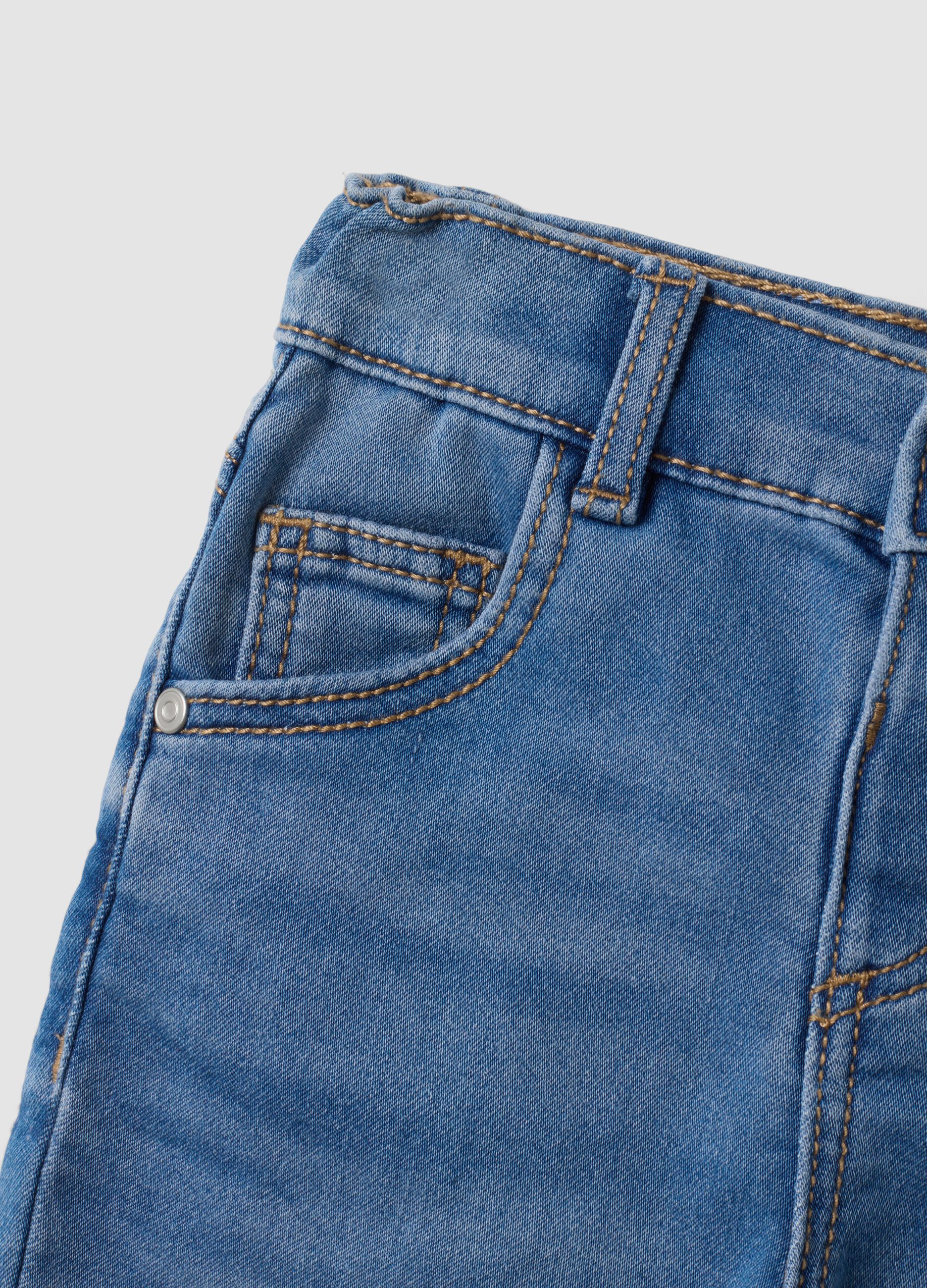 Jeans denim blu chiaro in cotone elasticizzato regular fit per bimbo