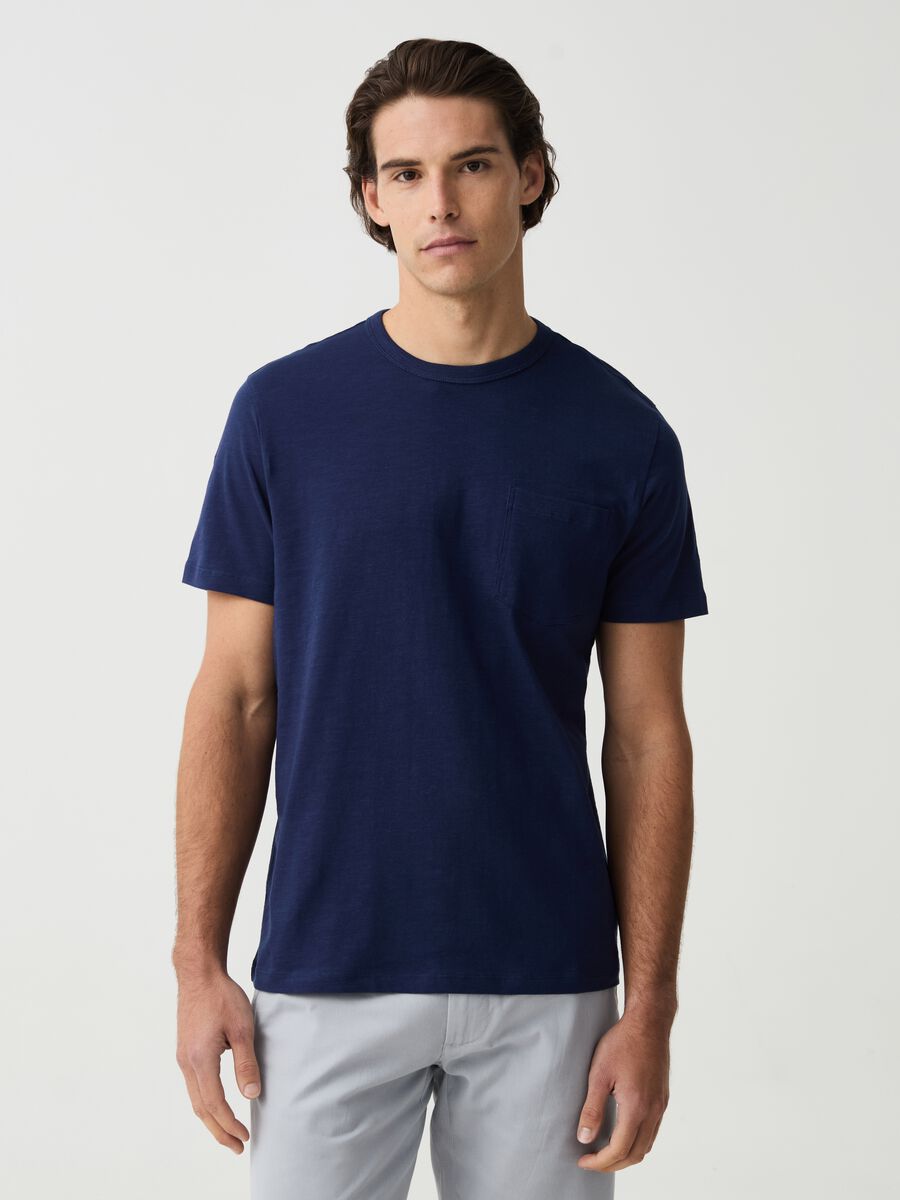 T-shirt in slub jersey con tasca_0