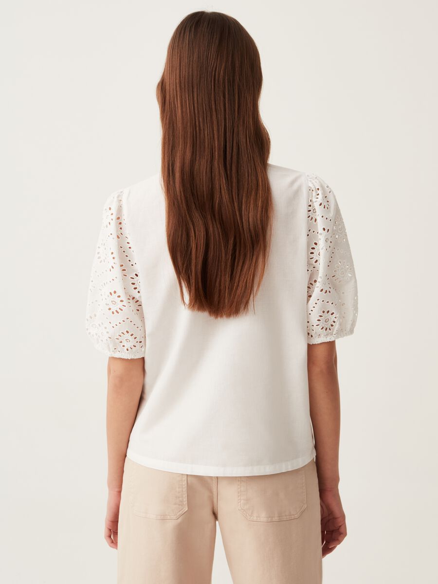 Blouse with broderie anglaise sleeves_2