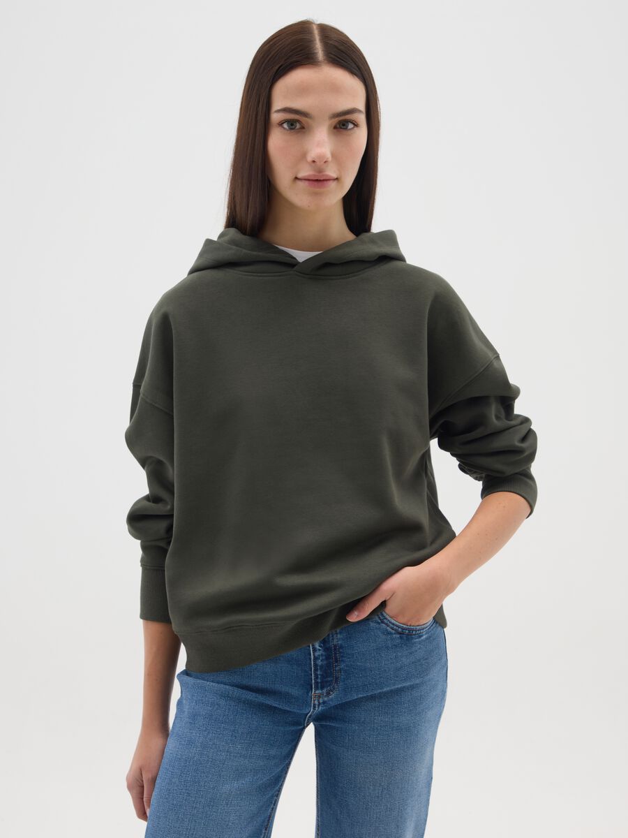 Felpa verde in misto cotone regular fit con cappuccio_0