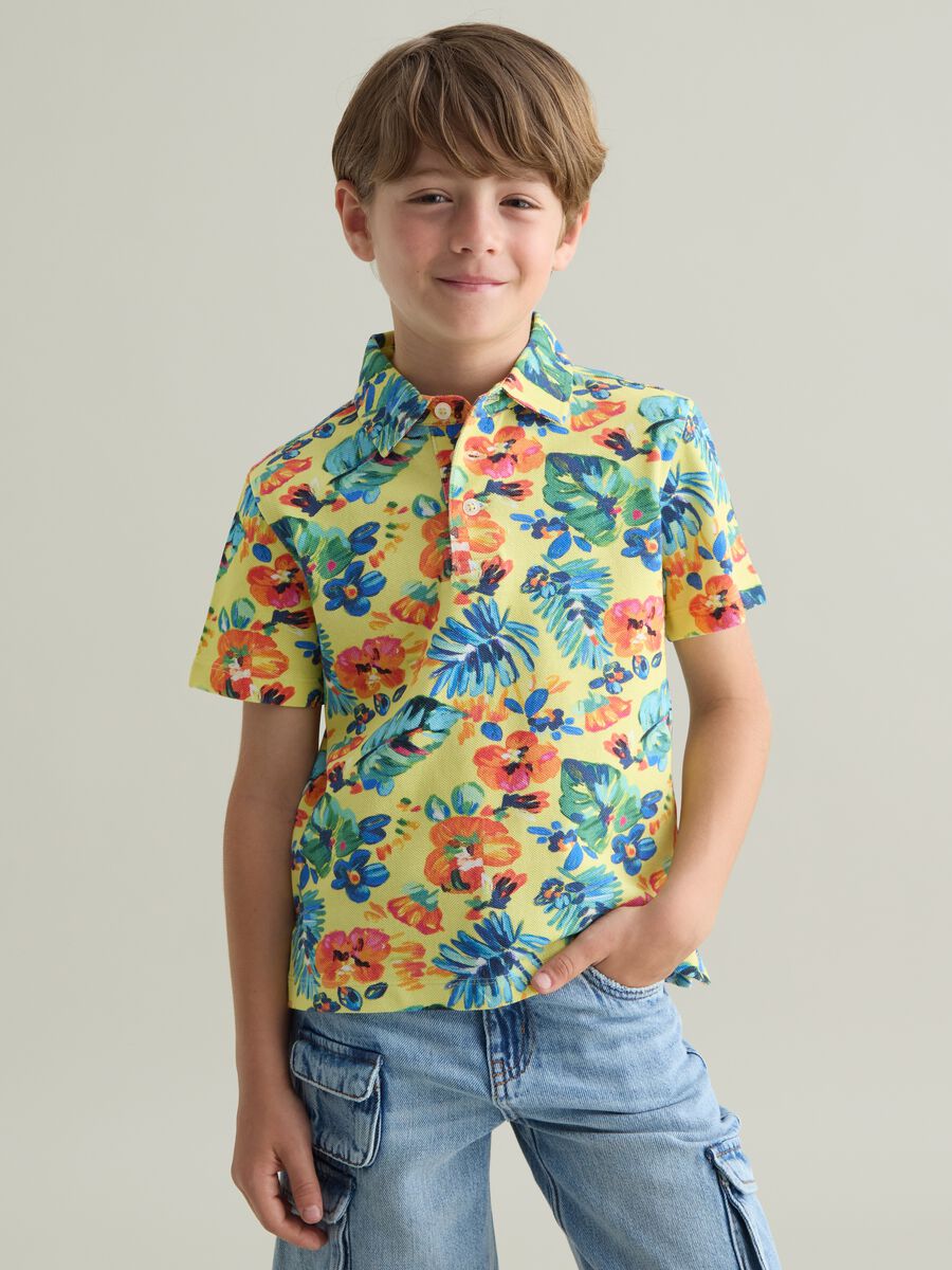 Yellow polo shirt in cotton with tropical pattern_0