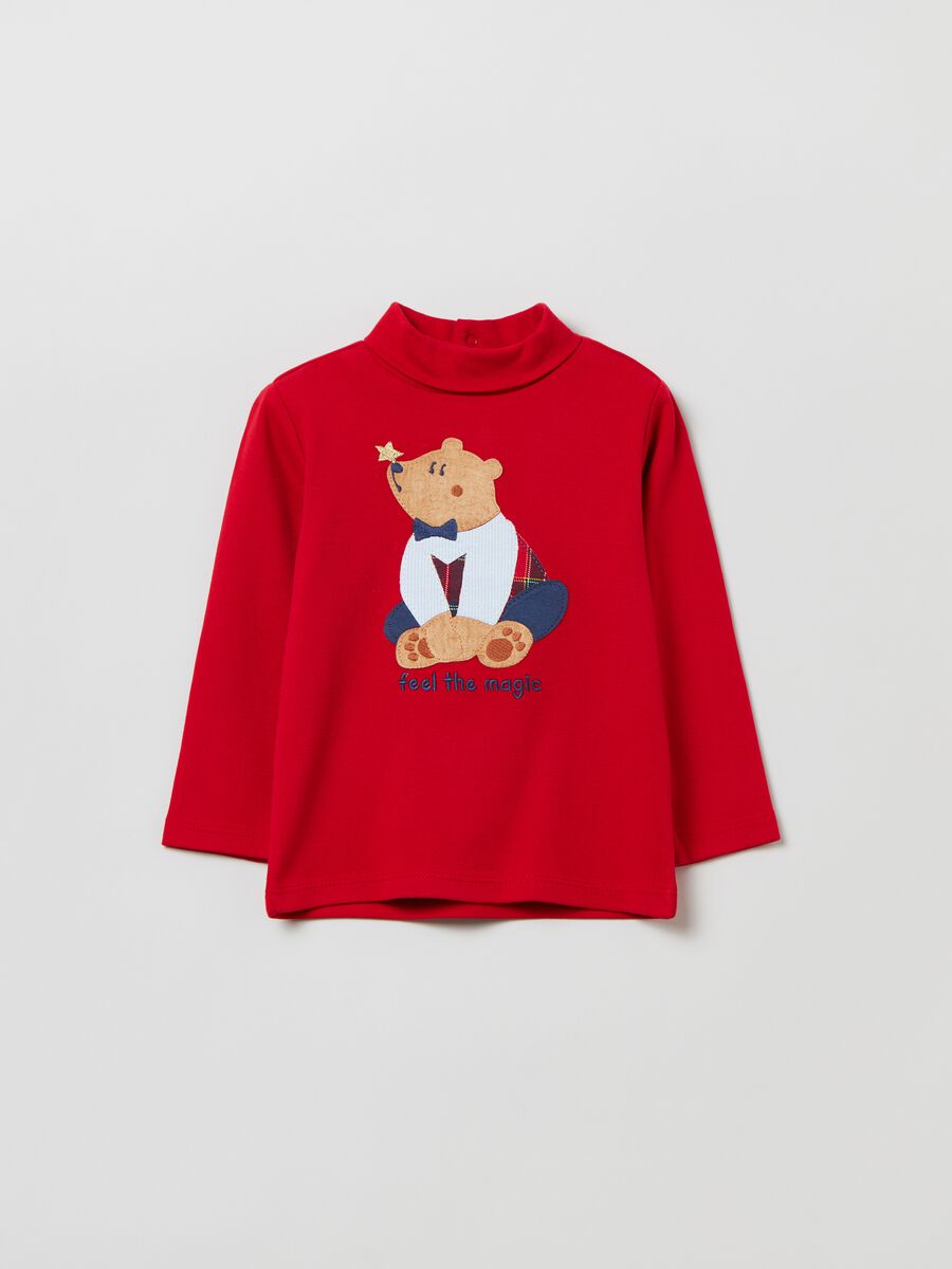 T-shirt a collo alto con patch orso e ricamo_0