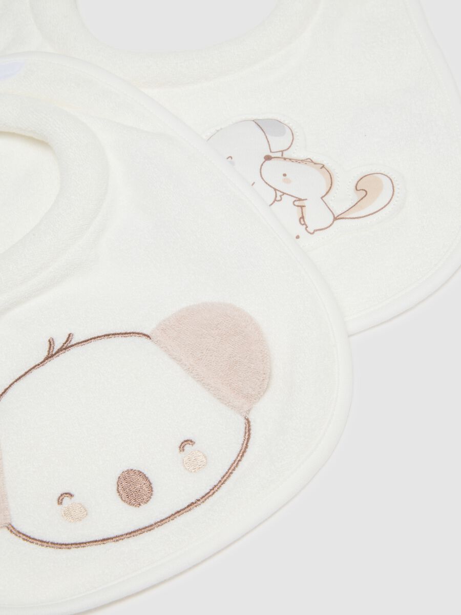 Baby bib bipack in pure white cotton with print_1