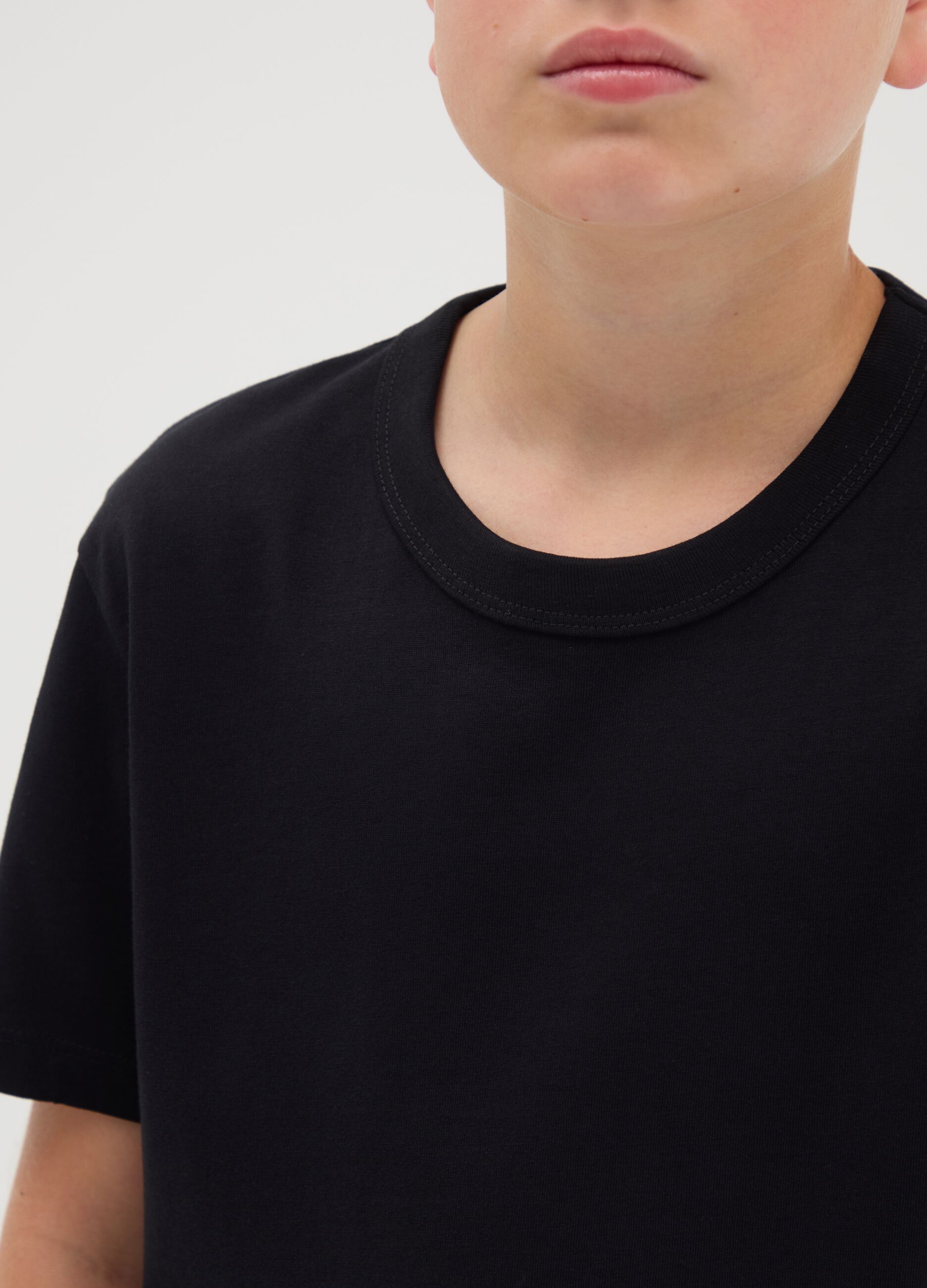 T-shirt da ragazzo in puro cotone nero regular fit