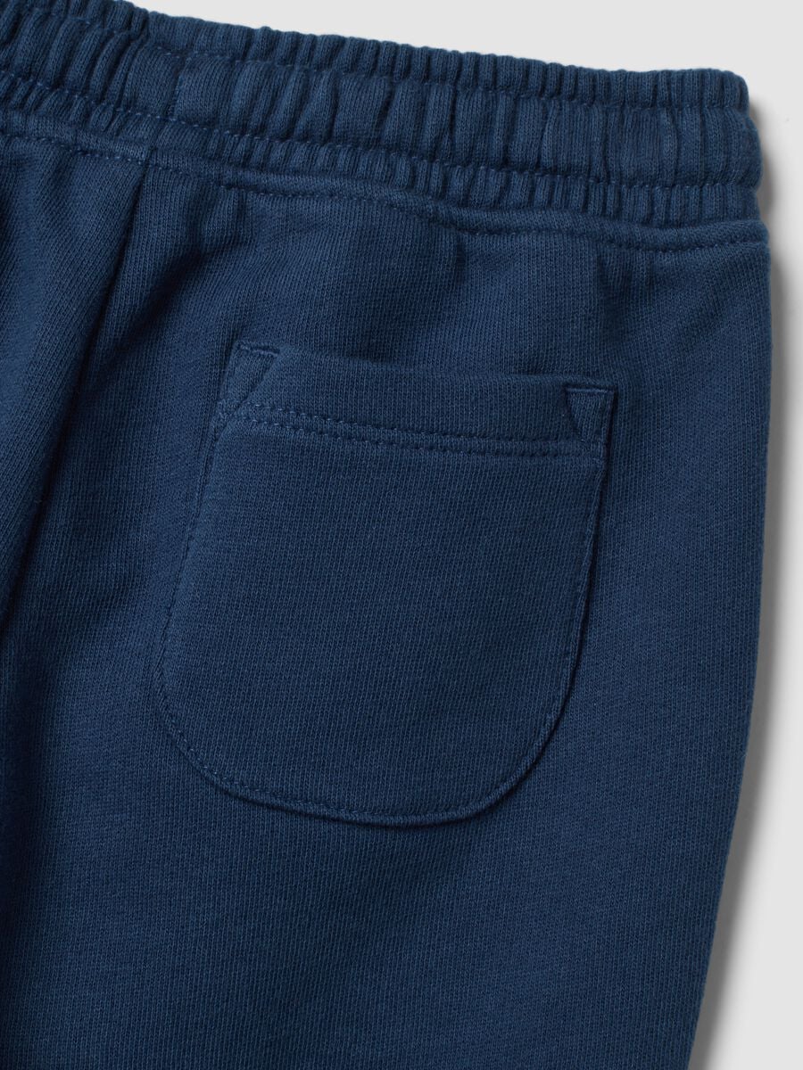 Pantaloni jogger blu in puro cotone con vita elasticizzata per bimbo_3