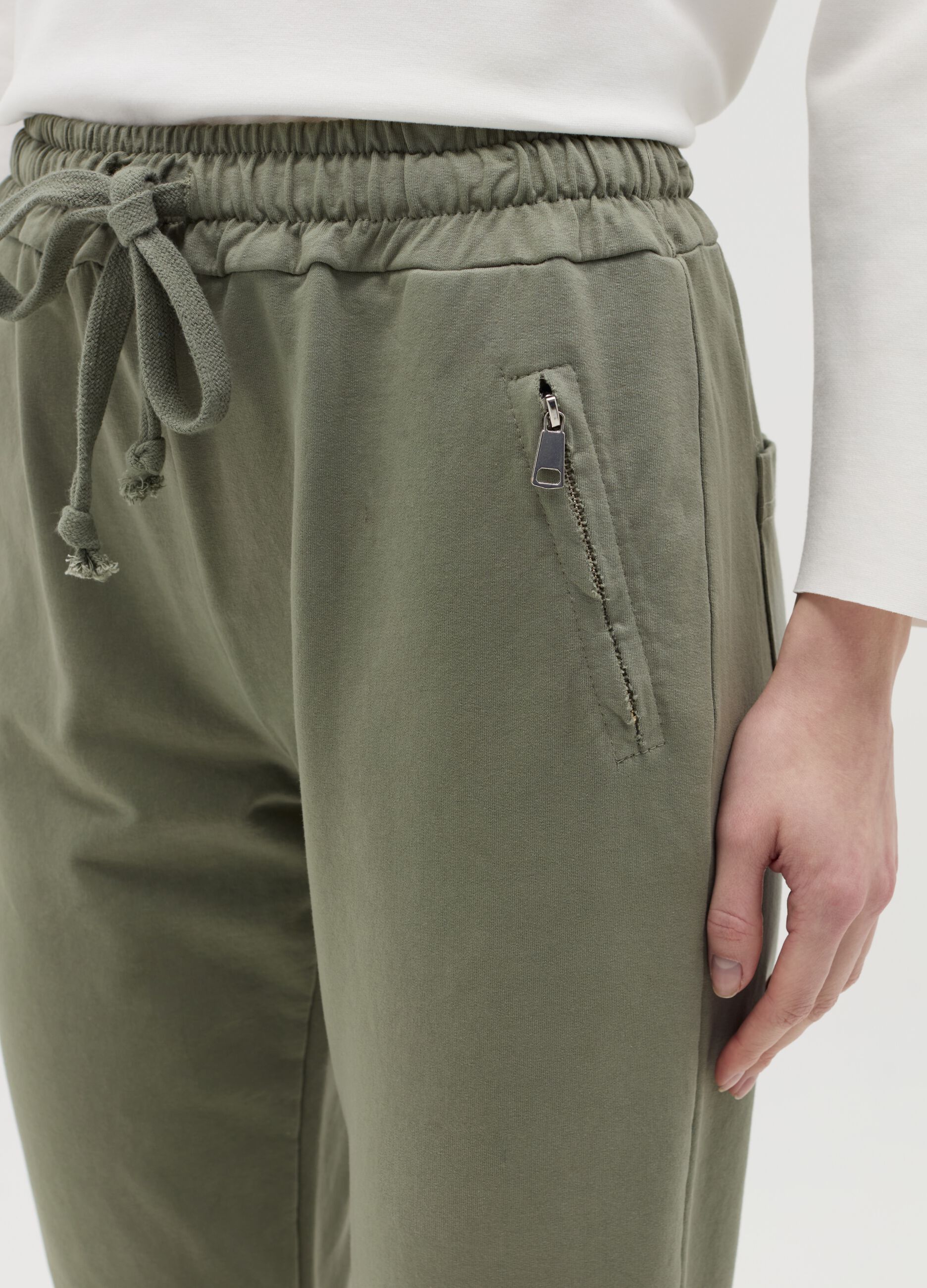 Jogger trousers with zip pockets