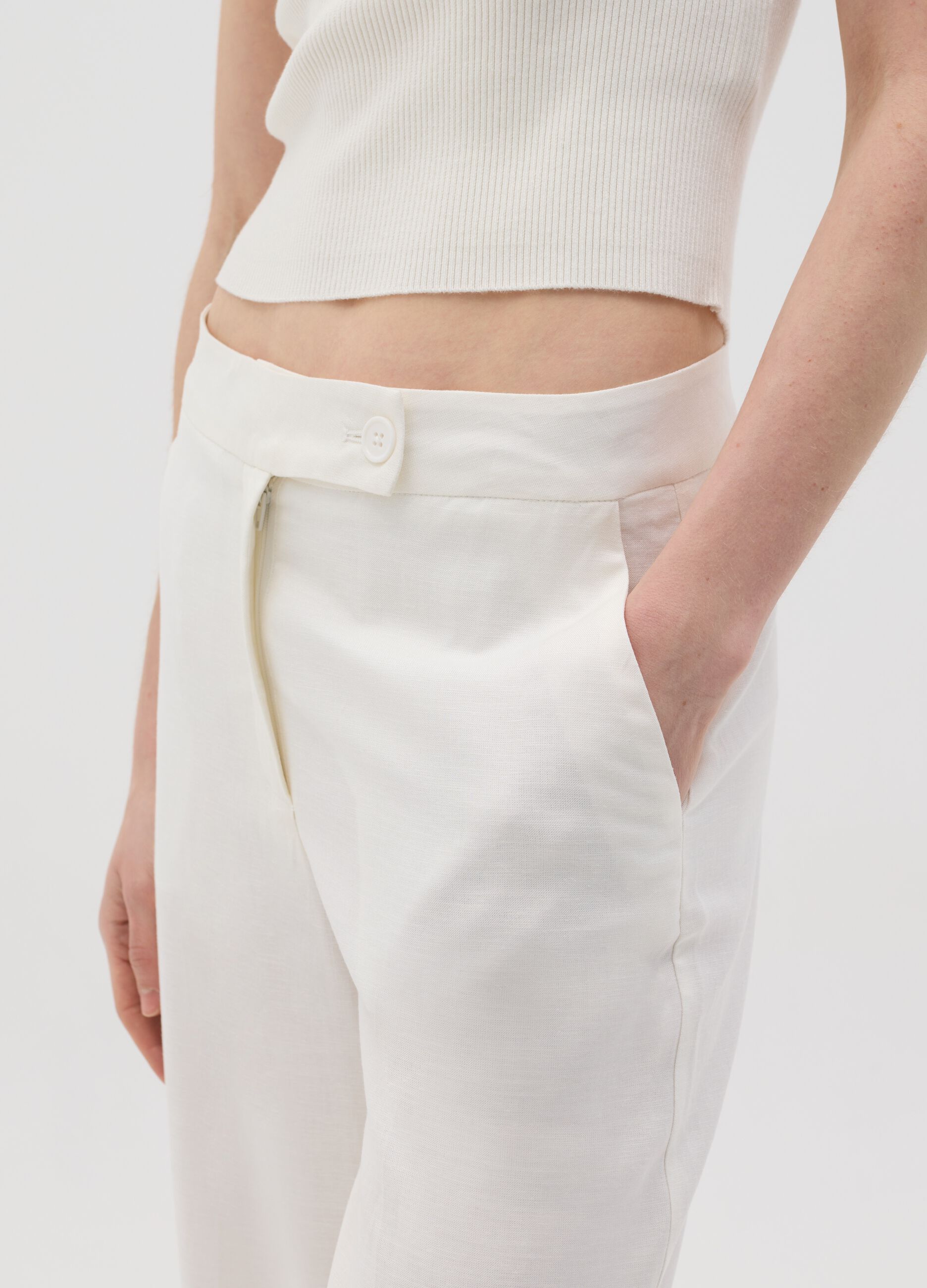 Women’s white regular-fit trousers in viscose and linen blend