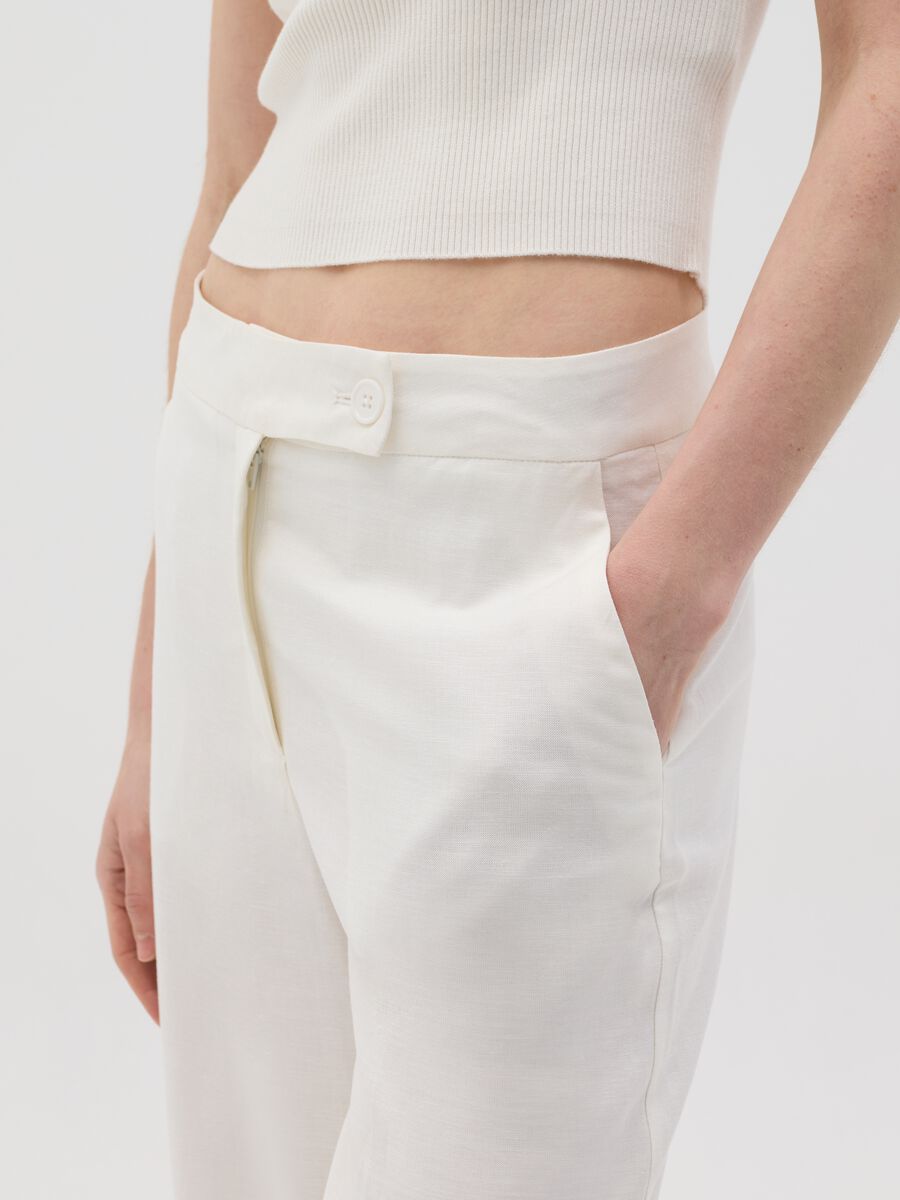 Women’s white regular-fit trousers in viscose and linen blend_3
