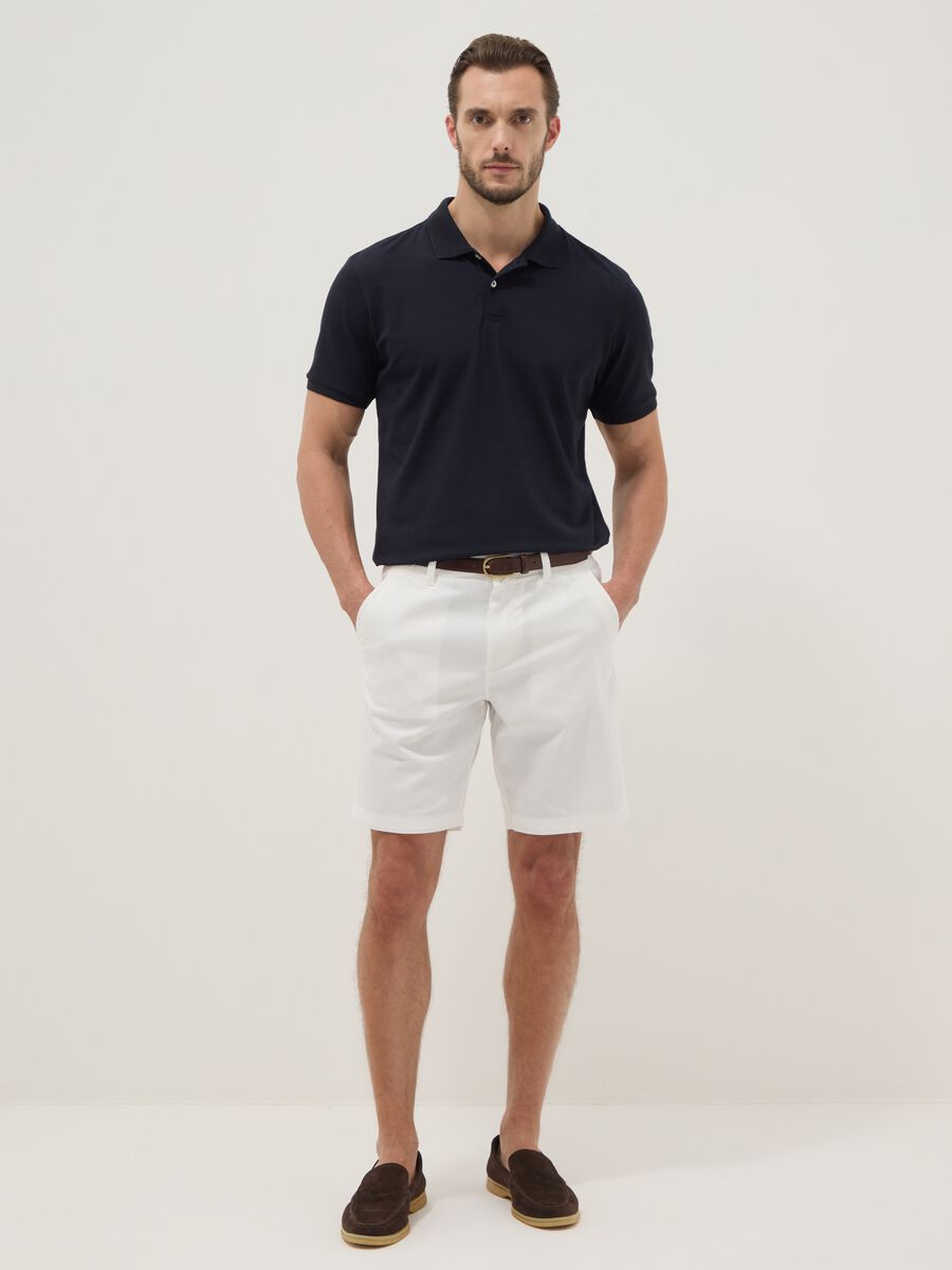 White regular-fit chino shorts_0