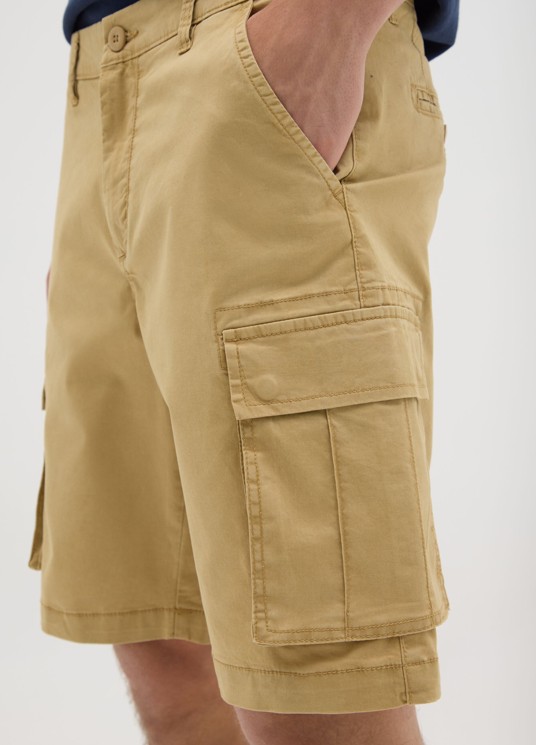Men's beige stretch cotton regular fit bermuda shorts