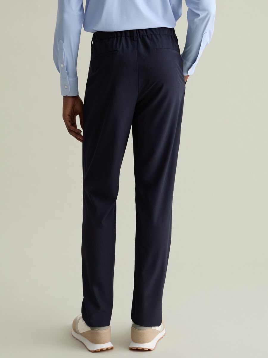 Chino jogger trousers in technical fabric_3