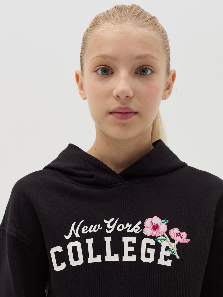 Crop sweatshirt with "New York College" print with embroidery_1