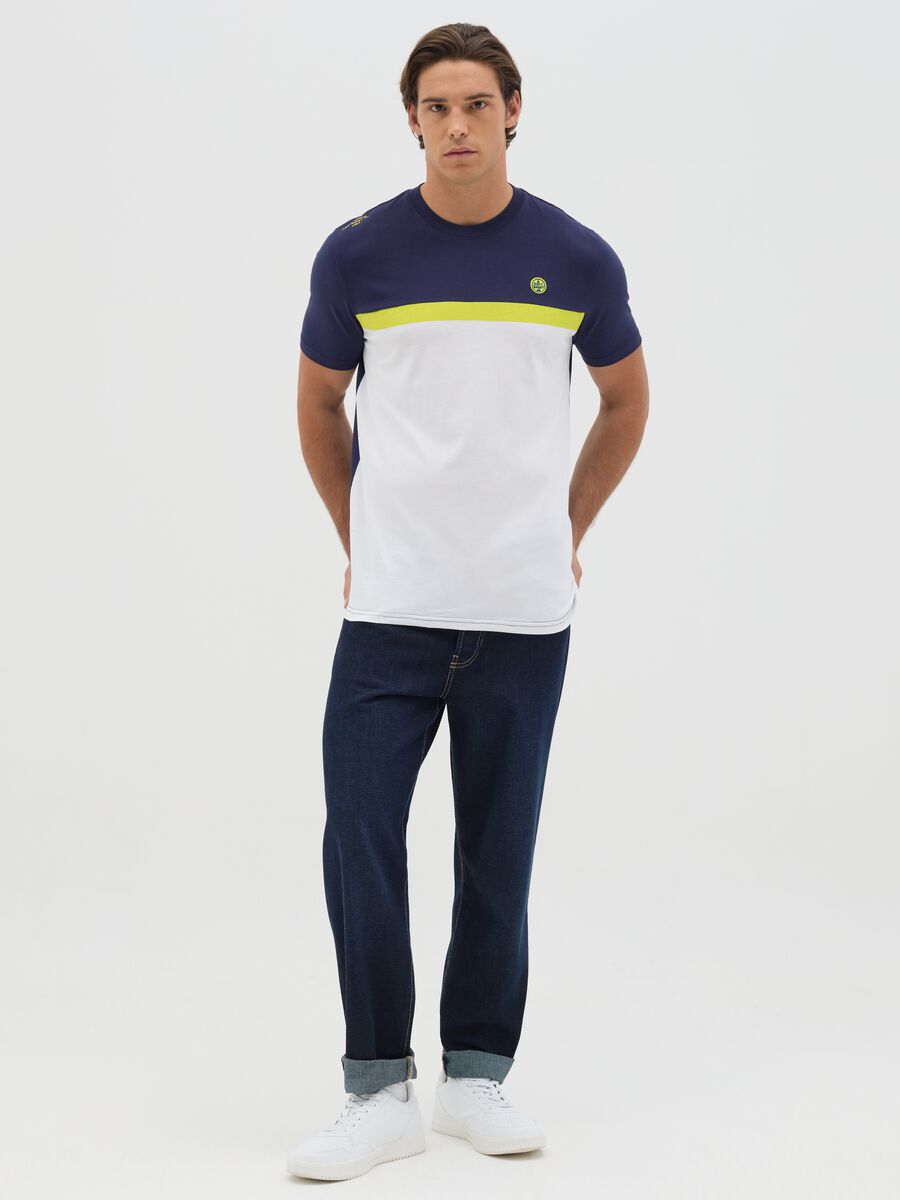 Colourblock T-shirt with contrasting details_1