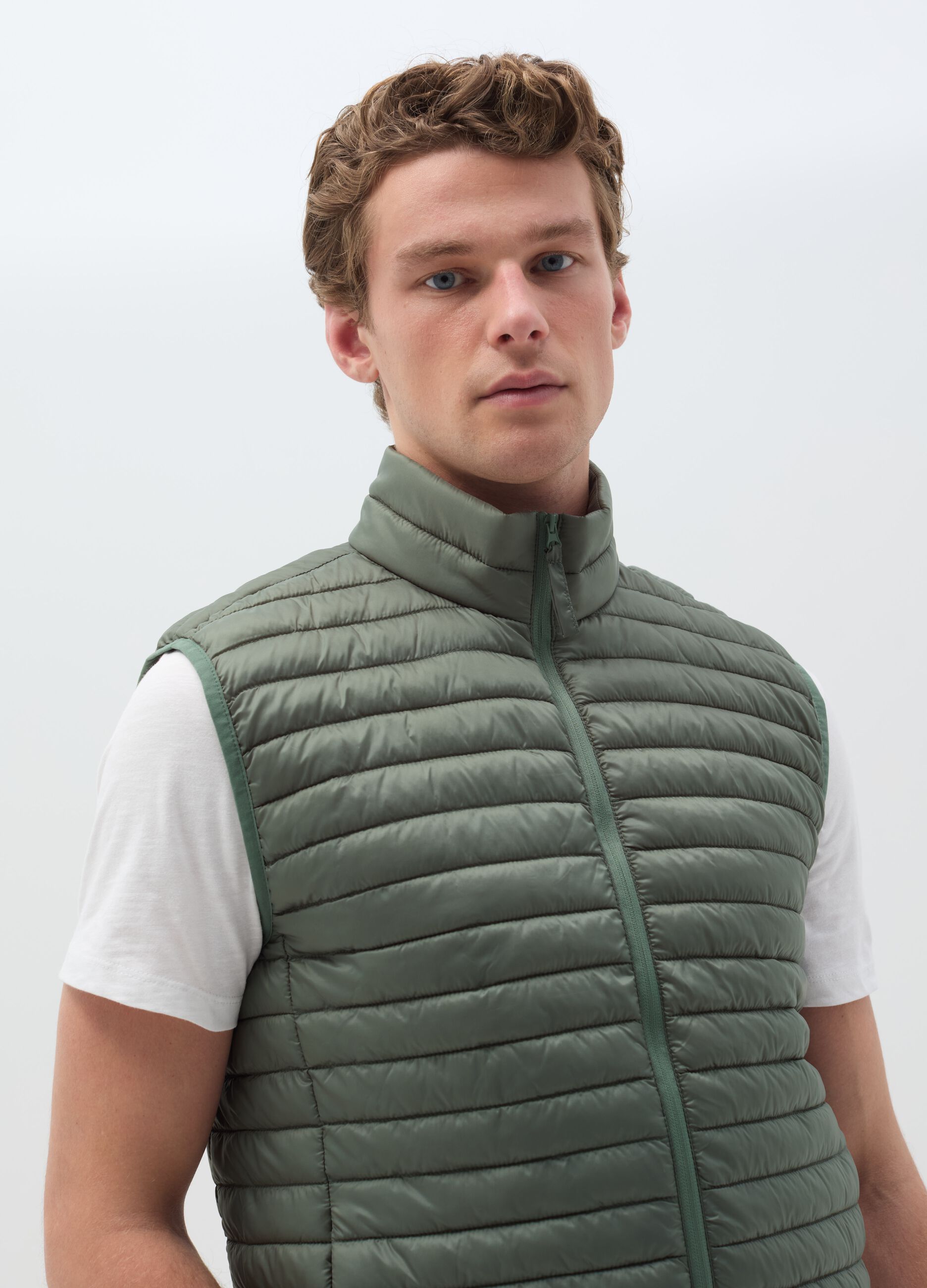 Full-zip ultralight gilet with high neck