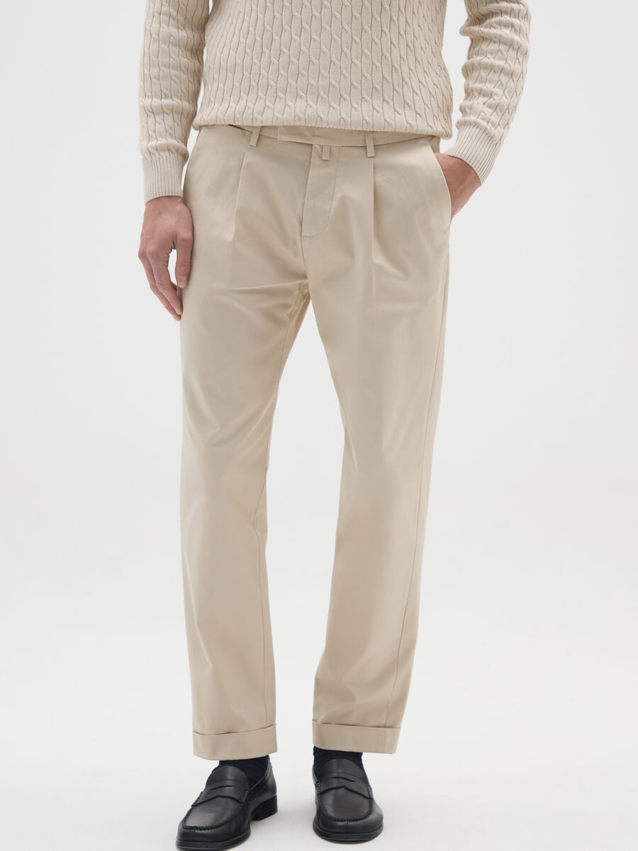 Pantaloni chino beige in misto cotone elasticizzato regular fit_1