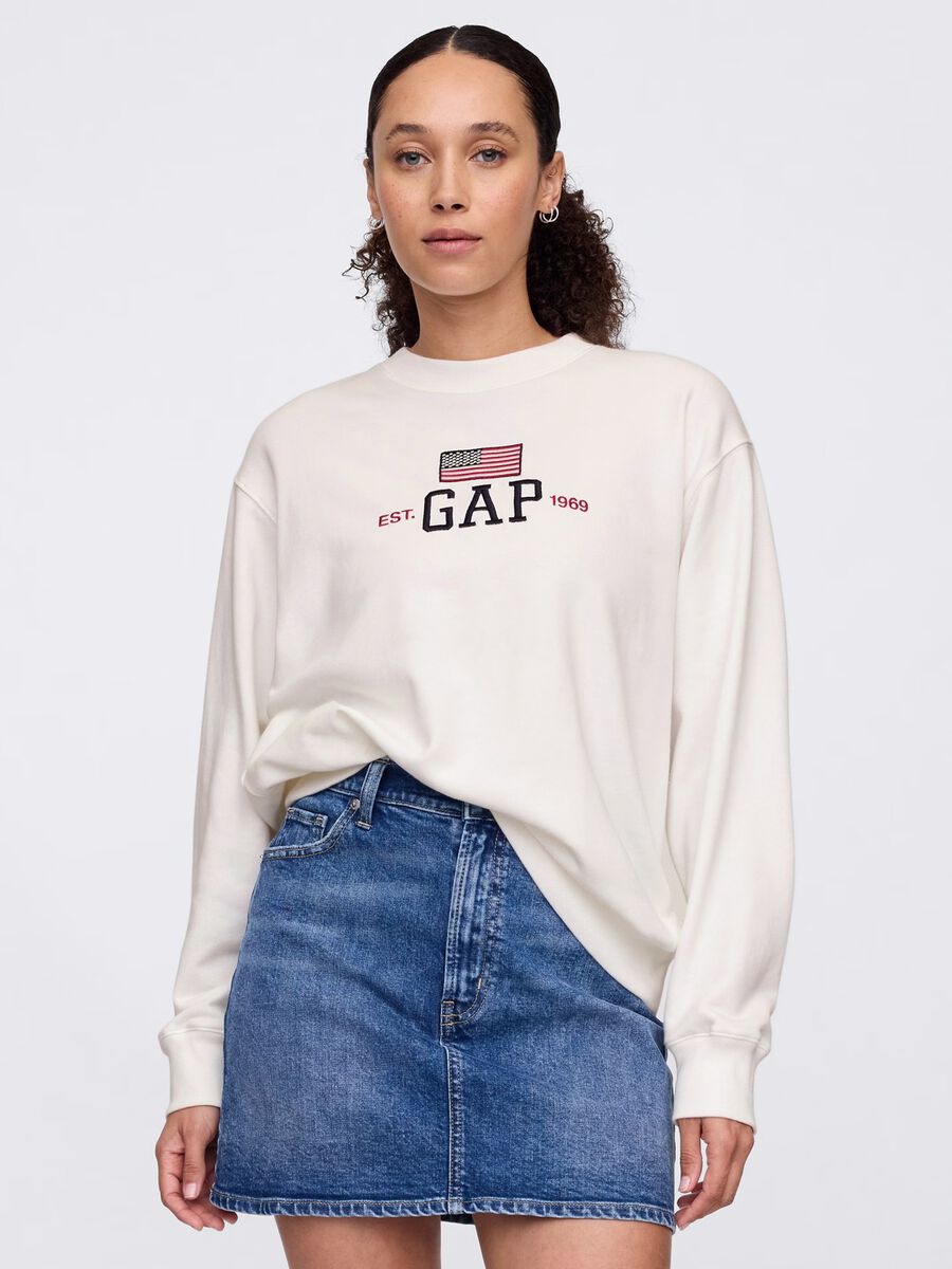 White sweatshirt with logo_0