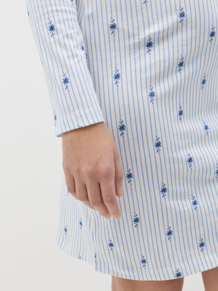 Striped nightshirt with flowers_2
